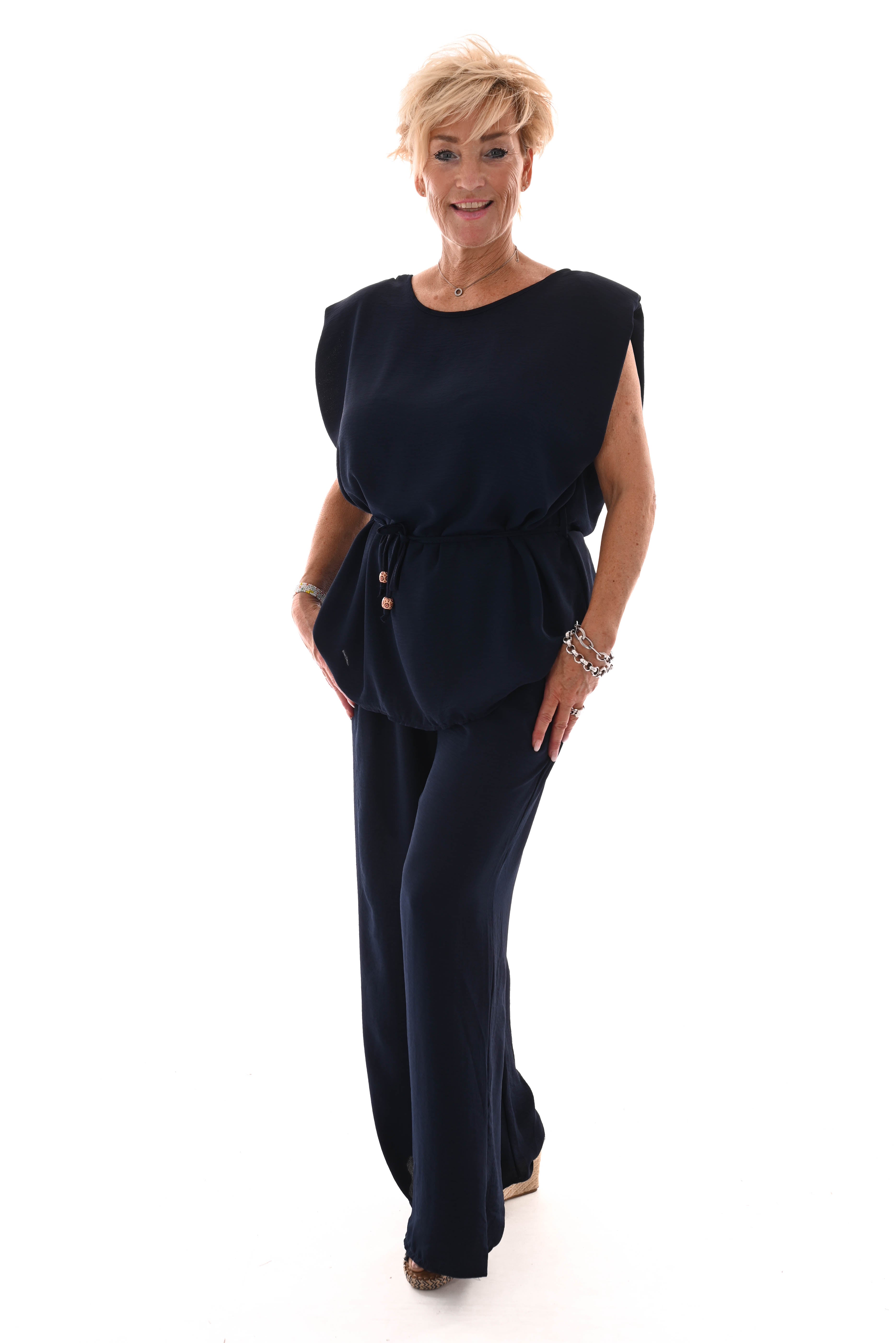 Tweedelig pak top met ceintuur marineblauw