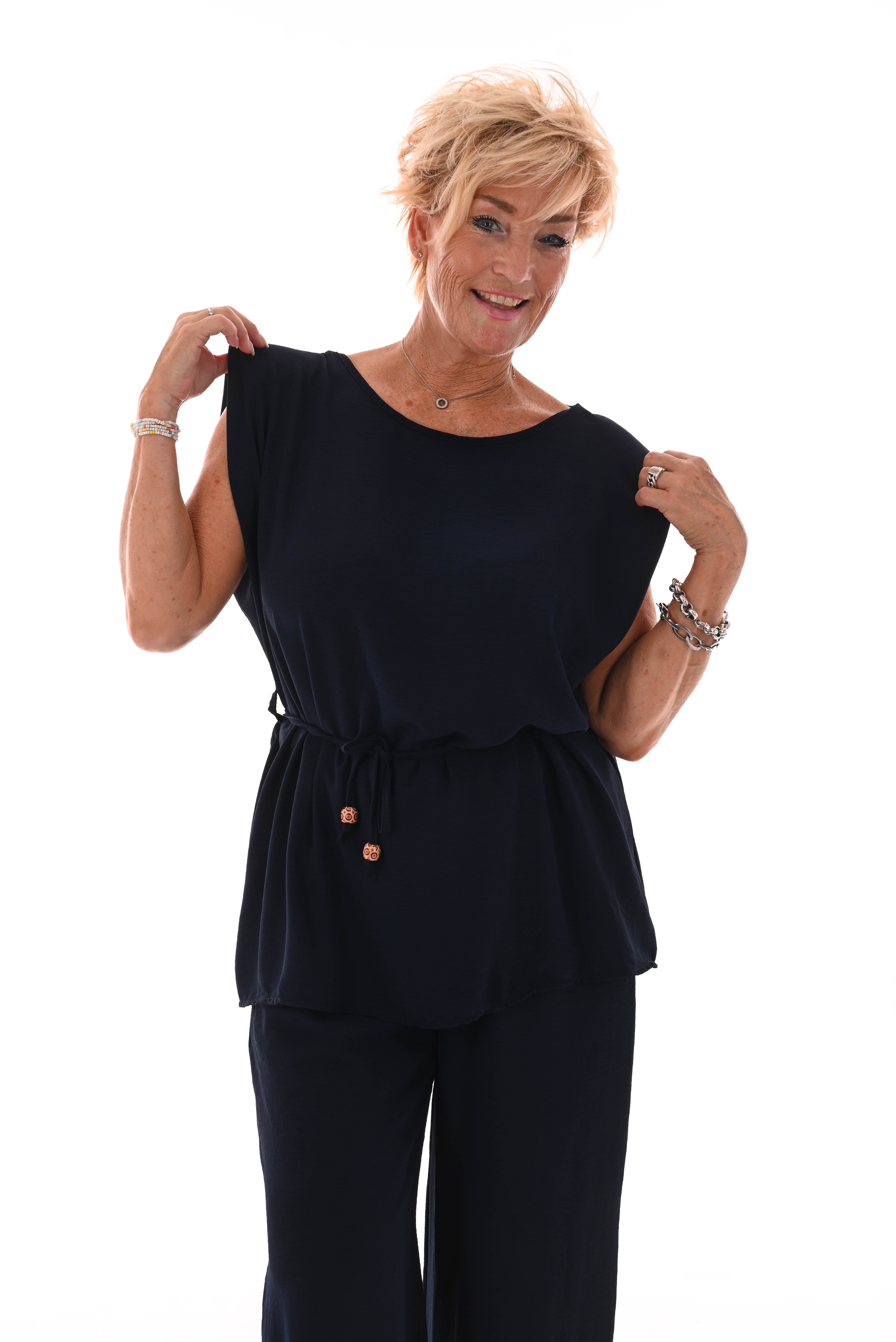 Tweedelig pak top met ceintuur marineblauw