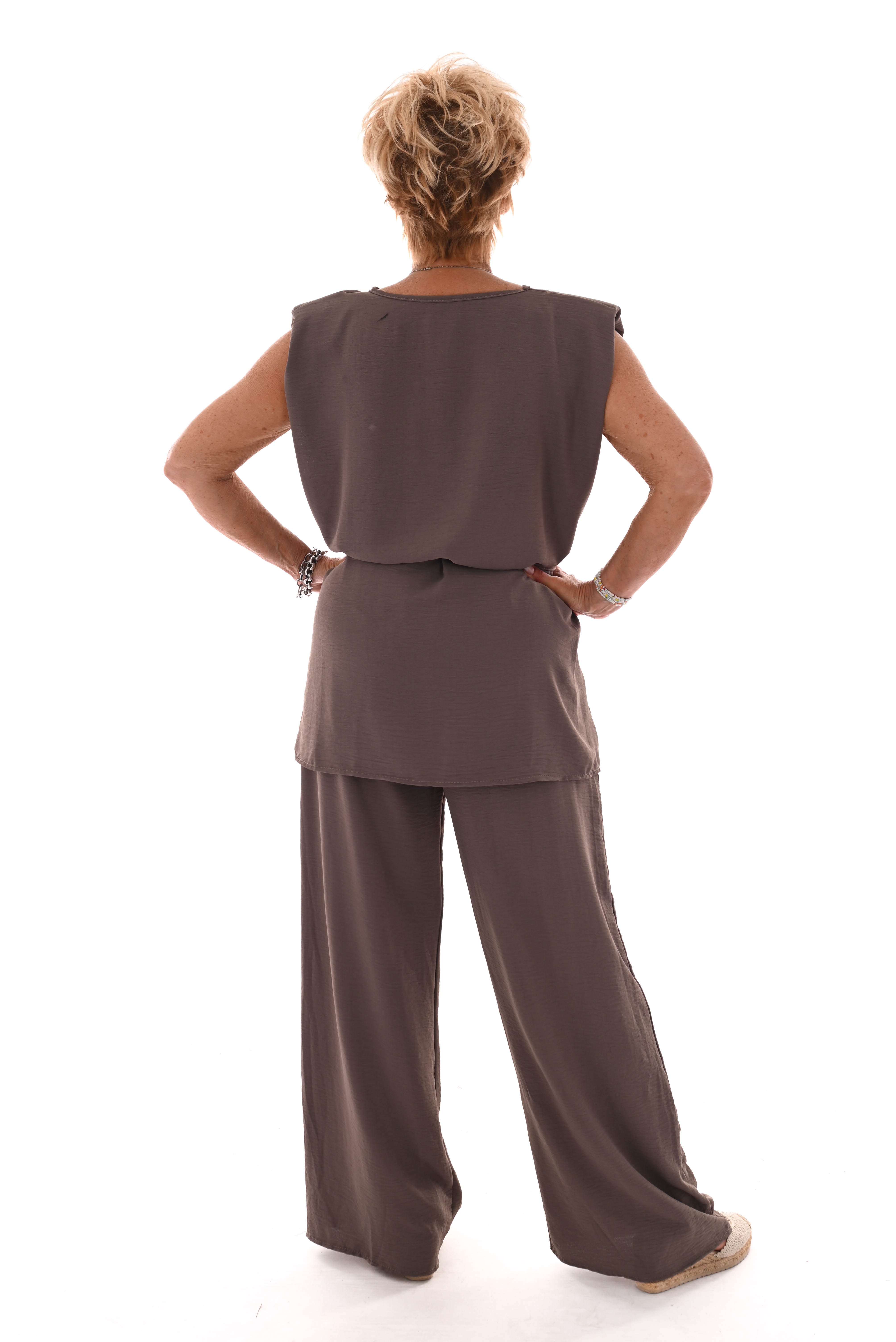 Tweedelig pak top met ceintuur taupe