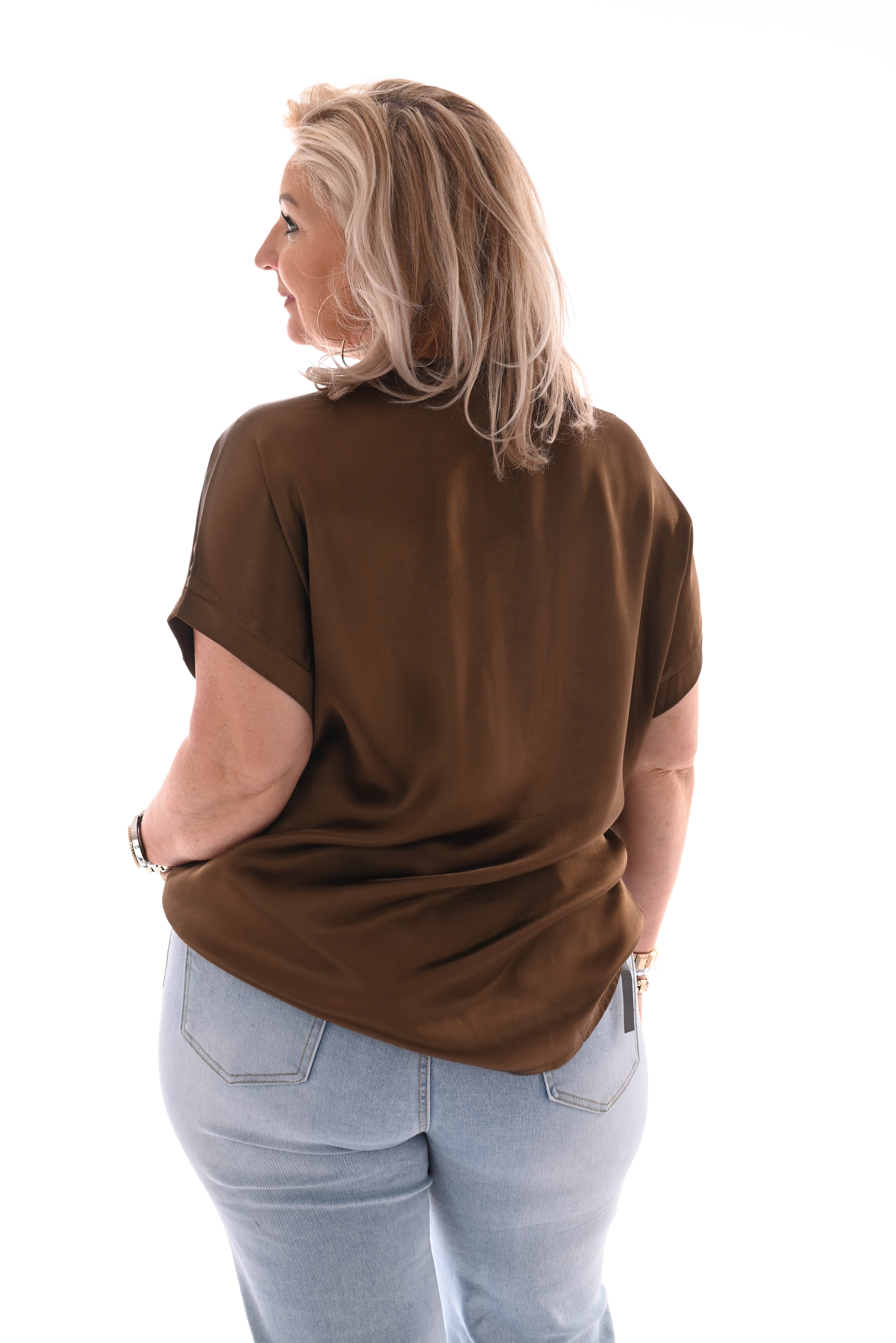 Top silky gouden detail donkerbruin