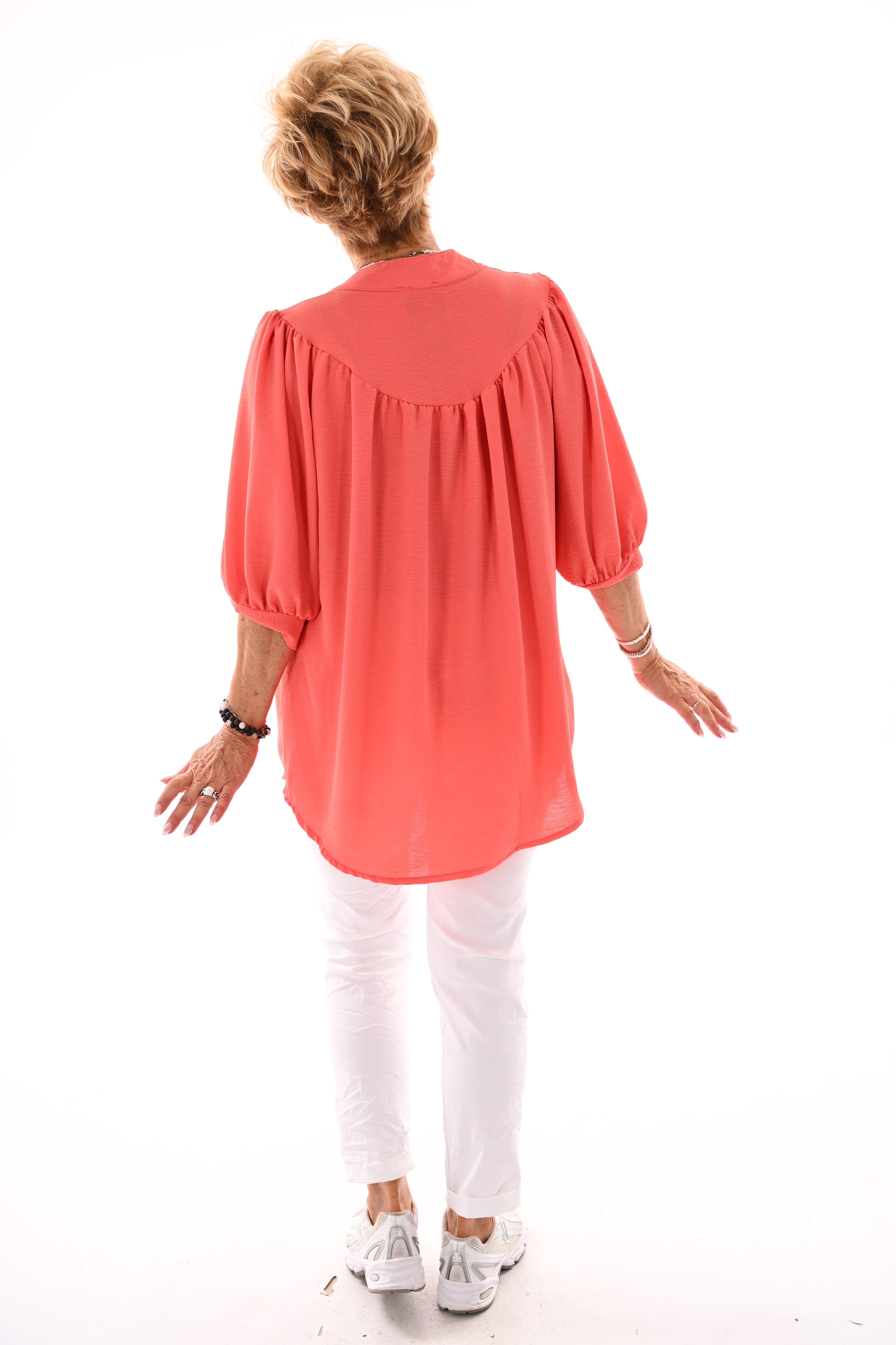 Doorknoop blouse korte pofmouwen uni zalm