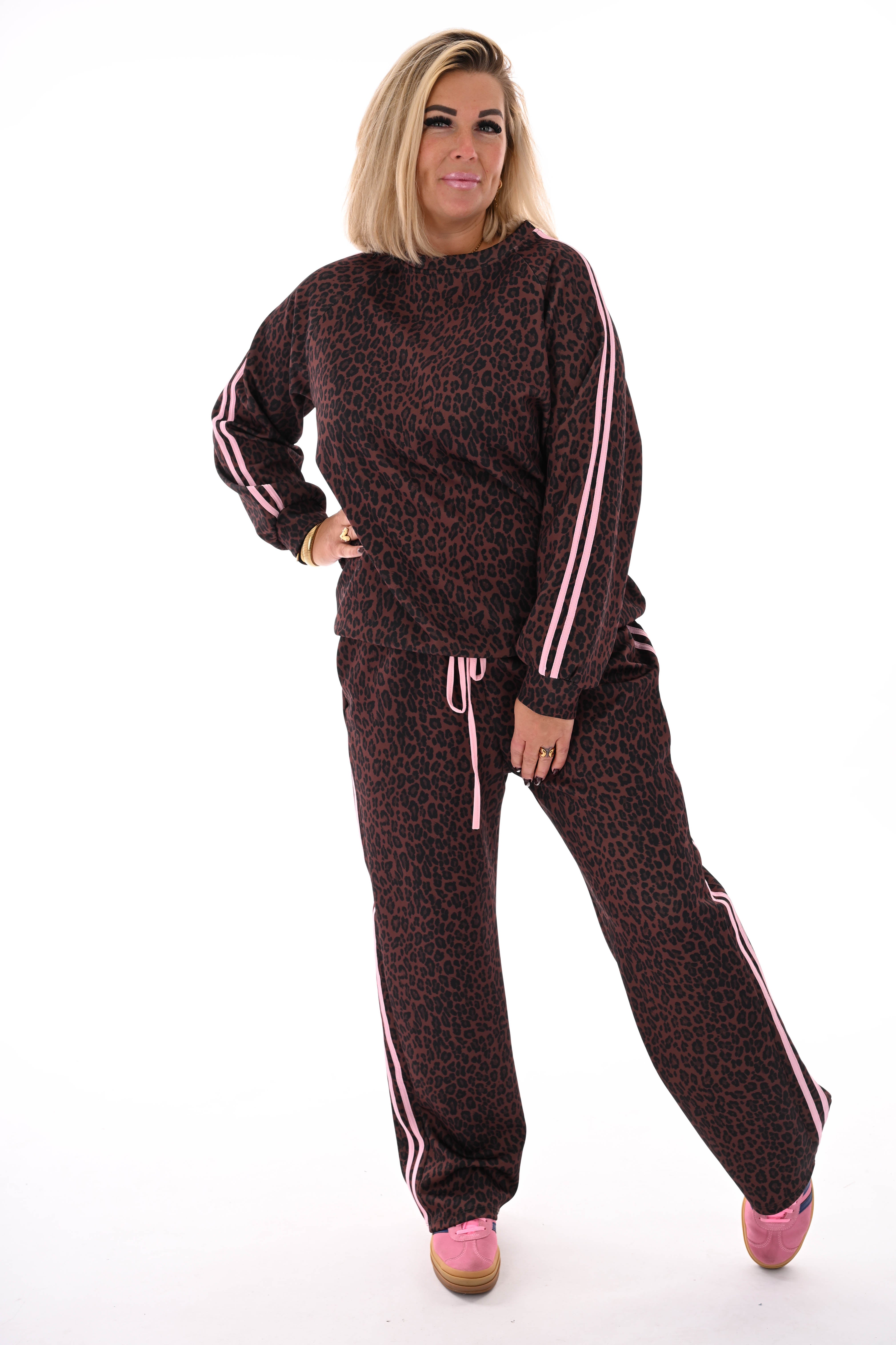 Tweedelig joggingset panterprint met bies lichtroze