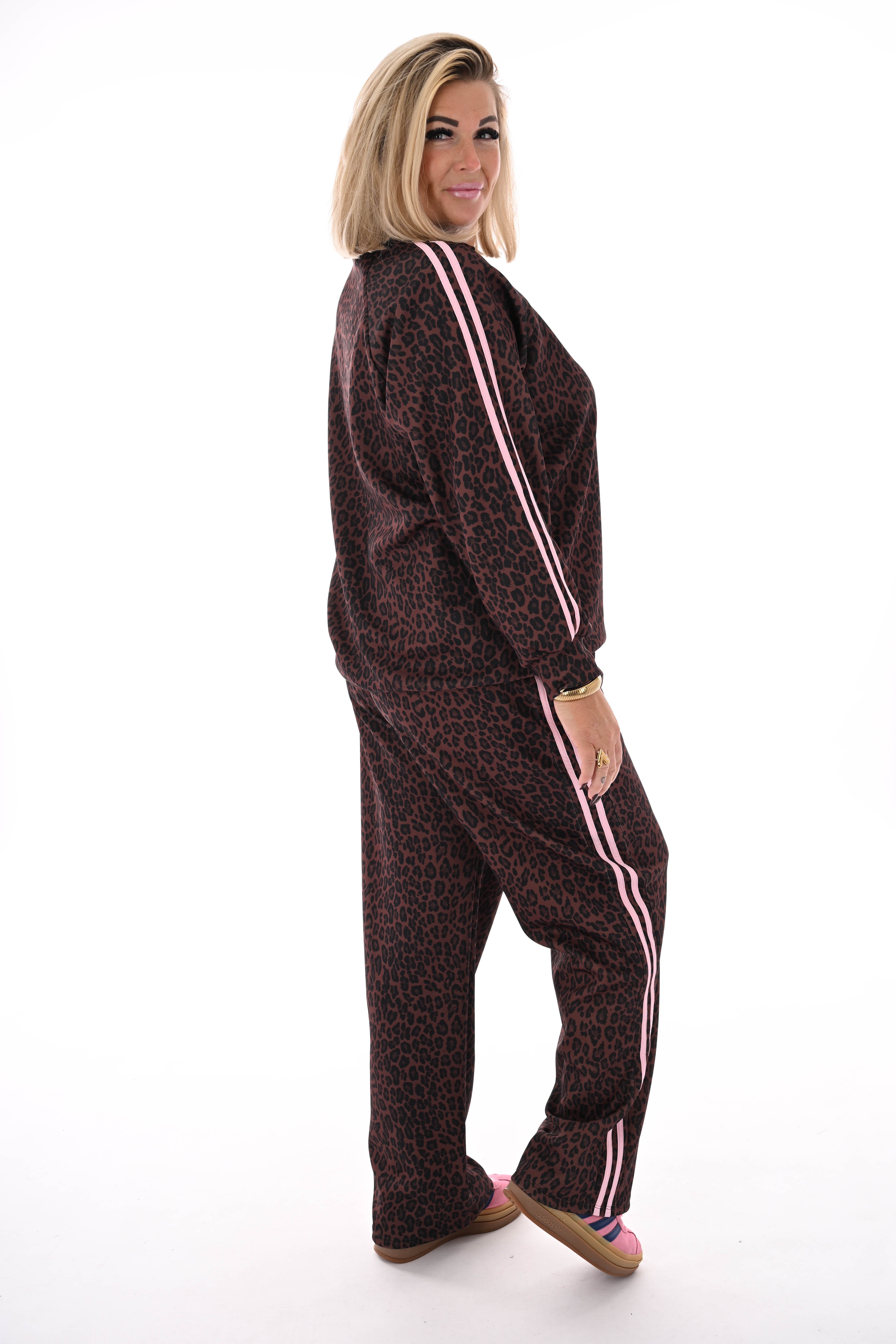 Tweedelig joggingset panterprint met bies lichtroze