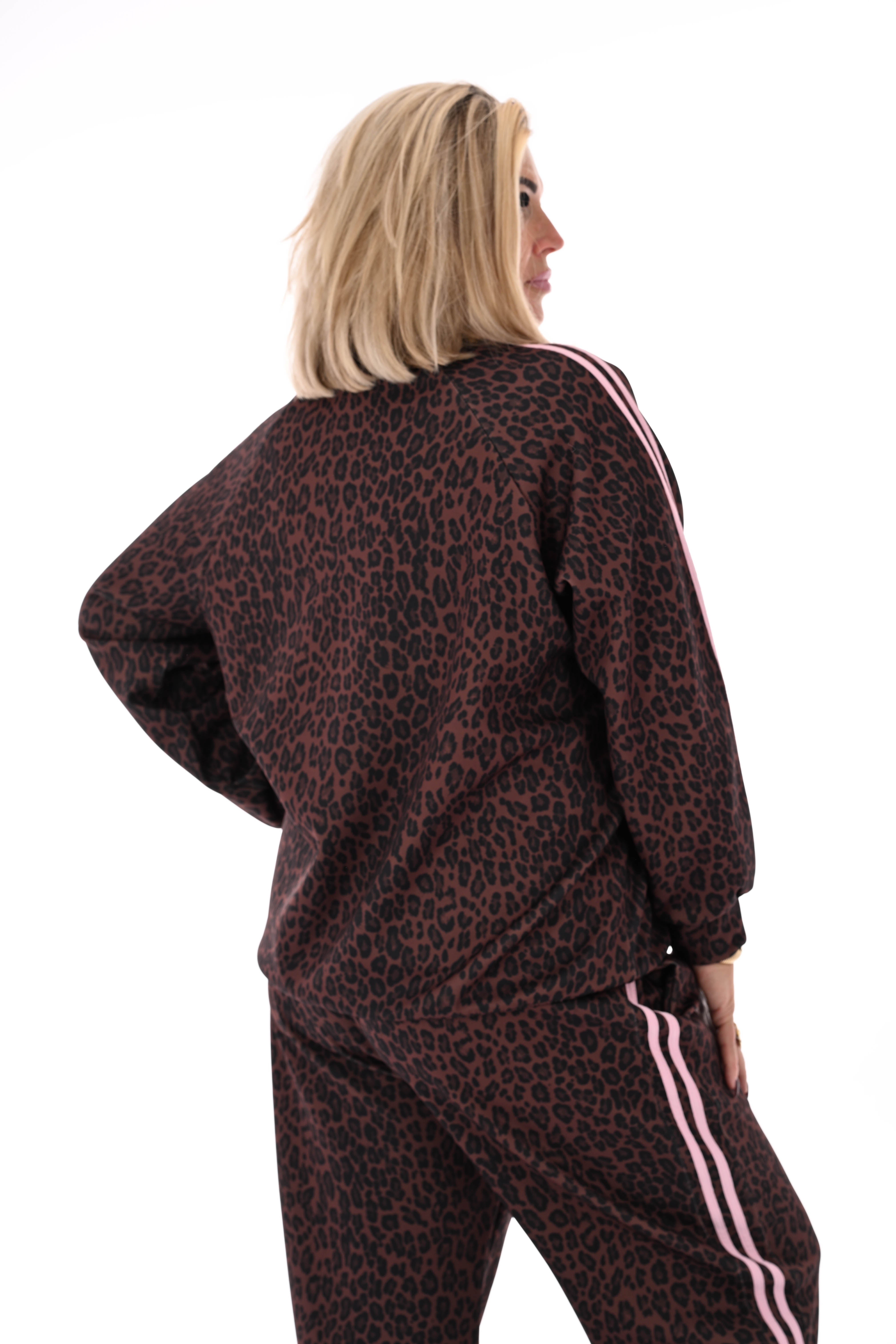 Tweedelig joggingset panterprint met bies lichtroze