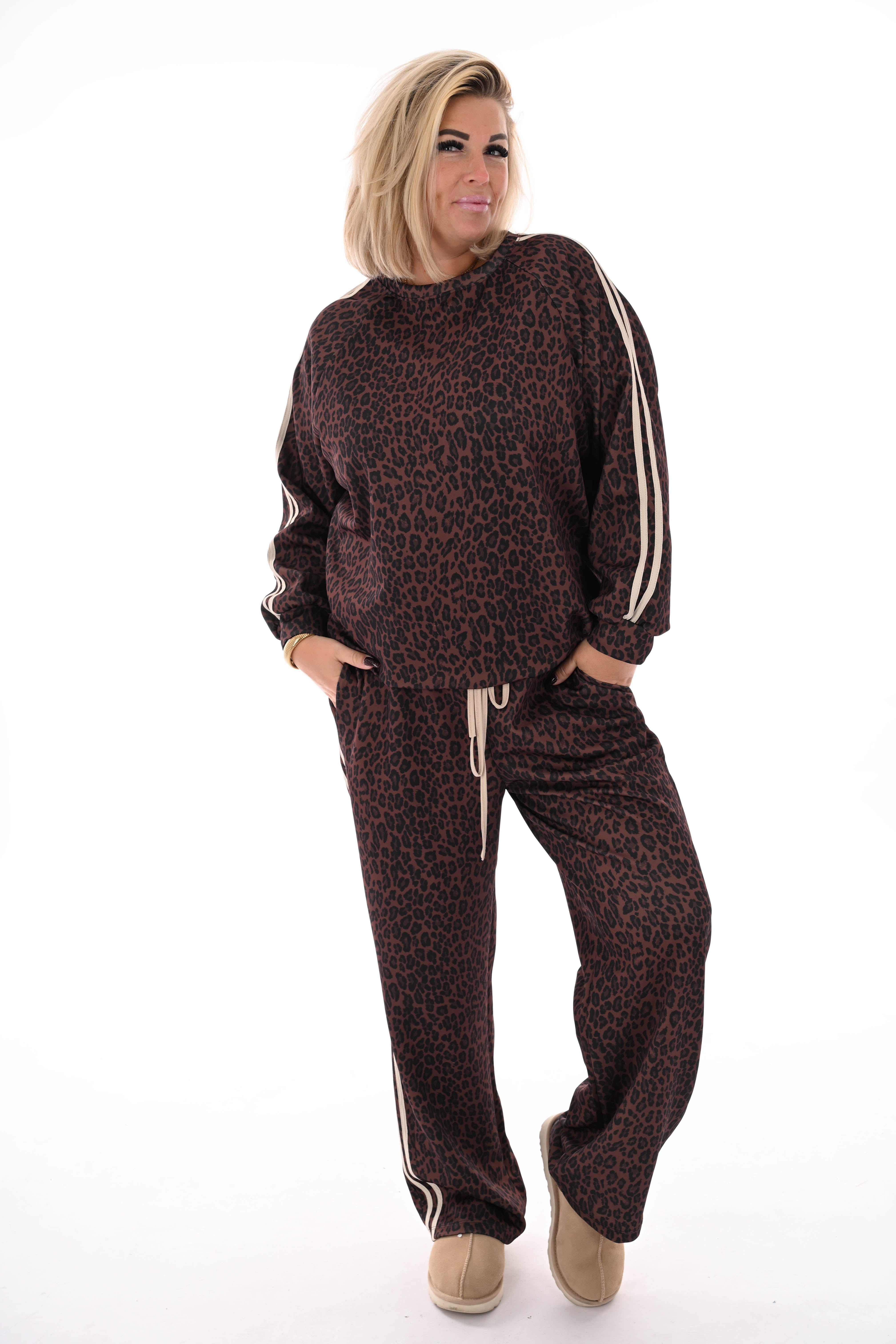 Tweedelig joggingset panterprint met bies beige