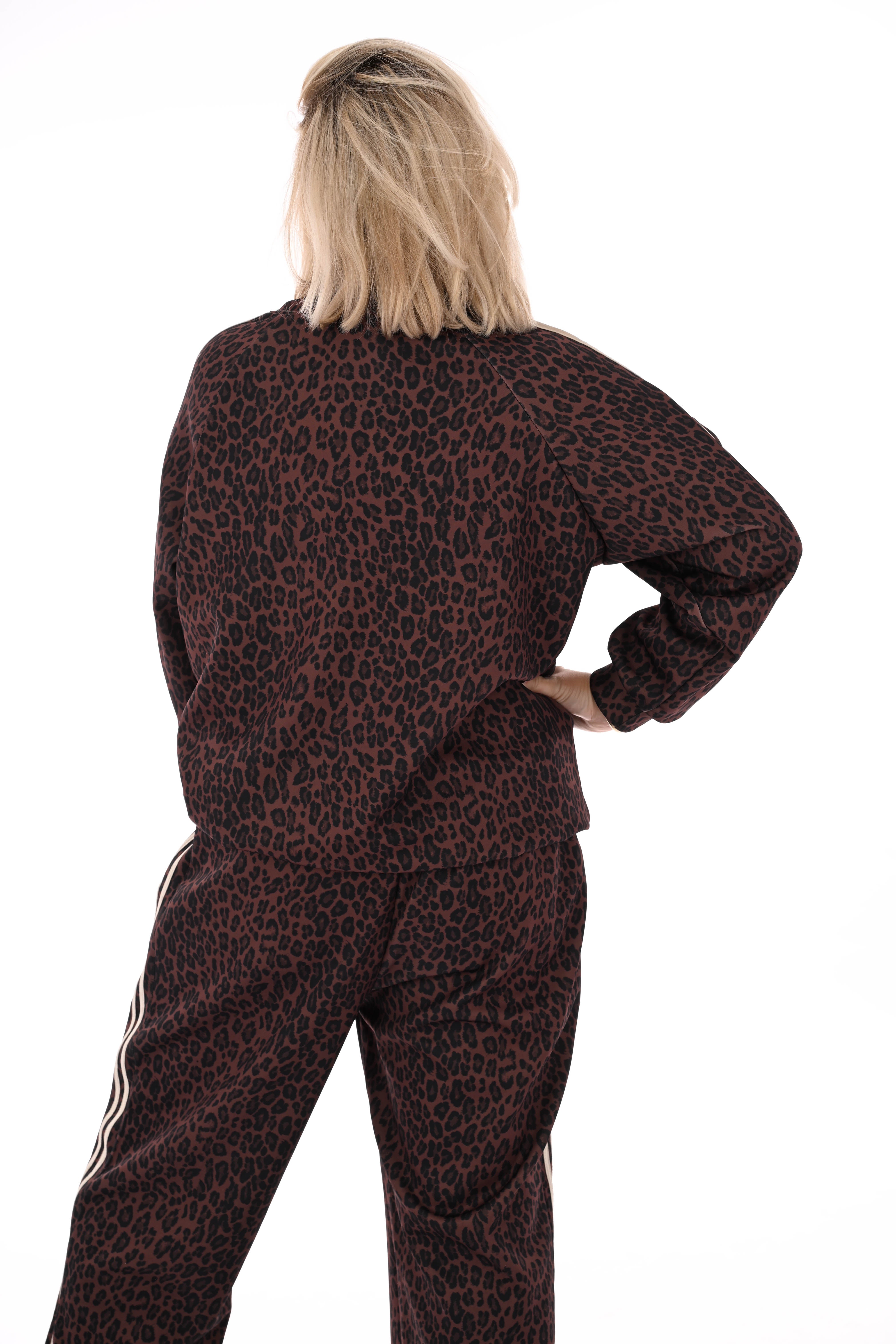 Tweedelig joggingset panterprint met bies beige