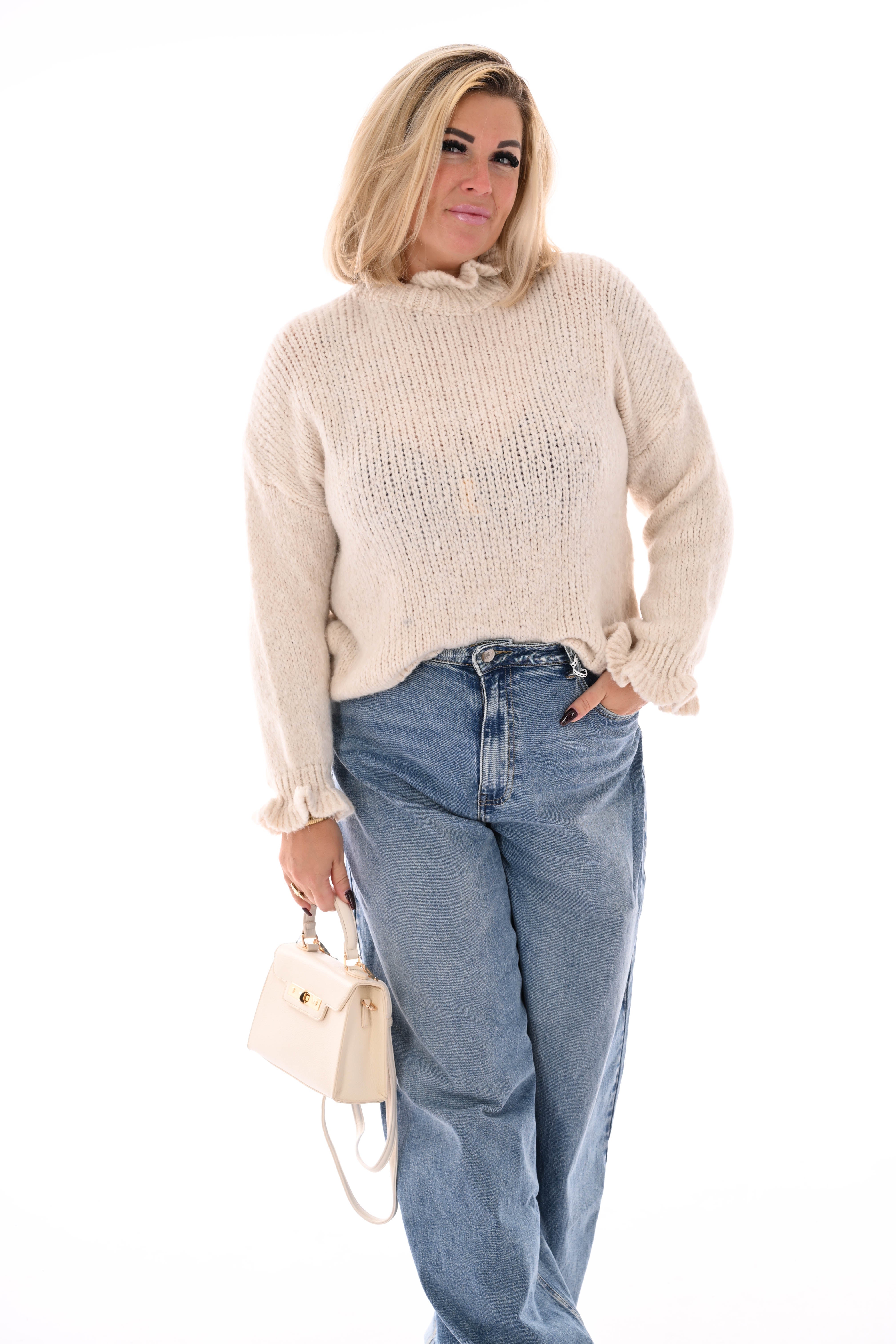 Gebreide trui roezelkraag en mouwen beige