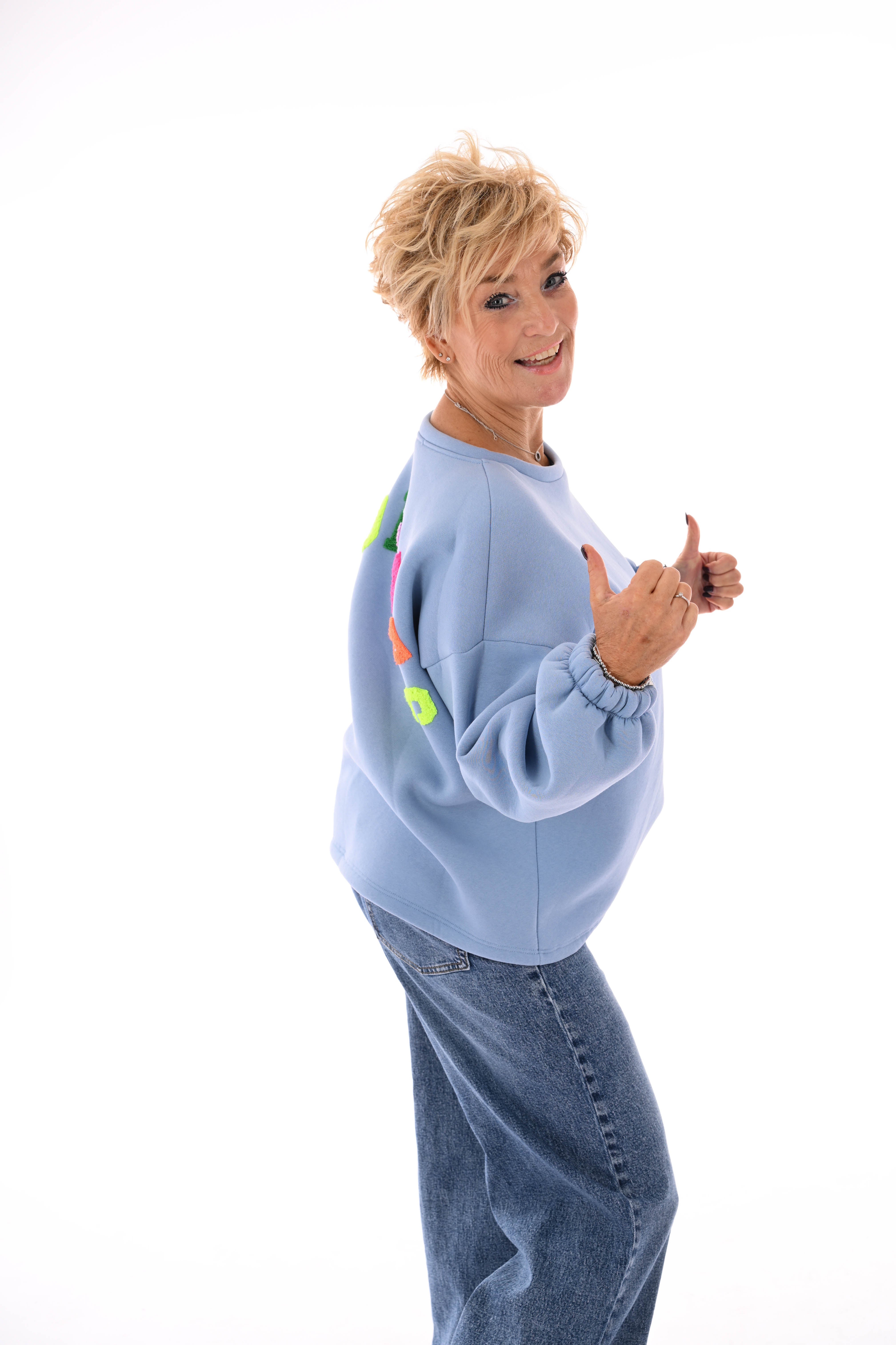 Sweater good vibes lichtblauw