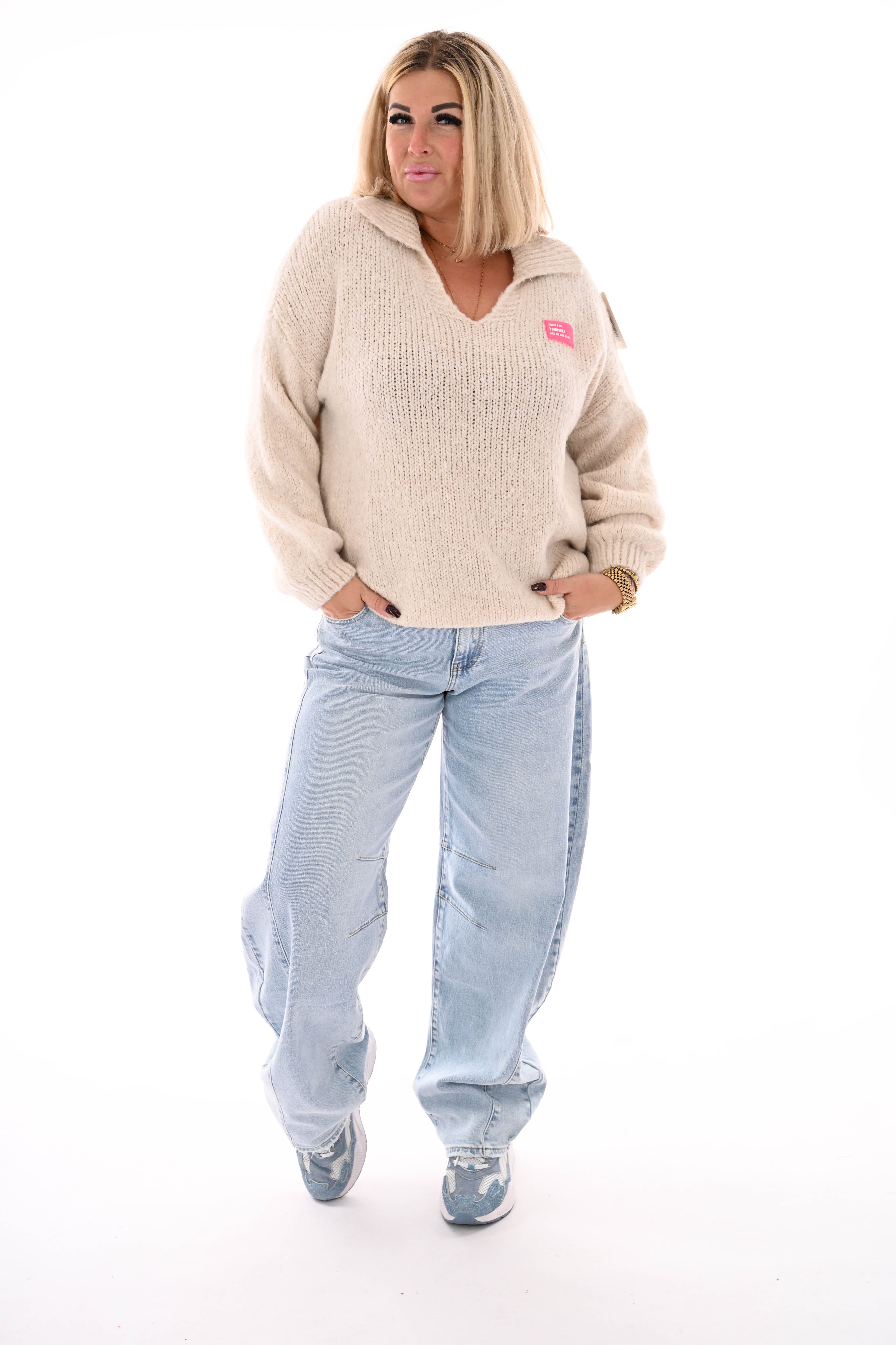 Grof gebreide trui v-hals met applicatie beige