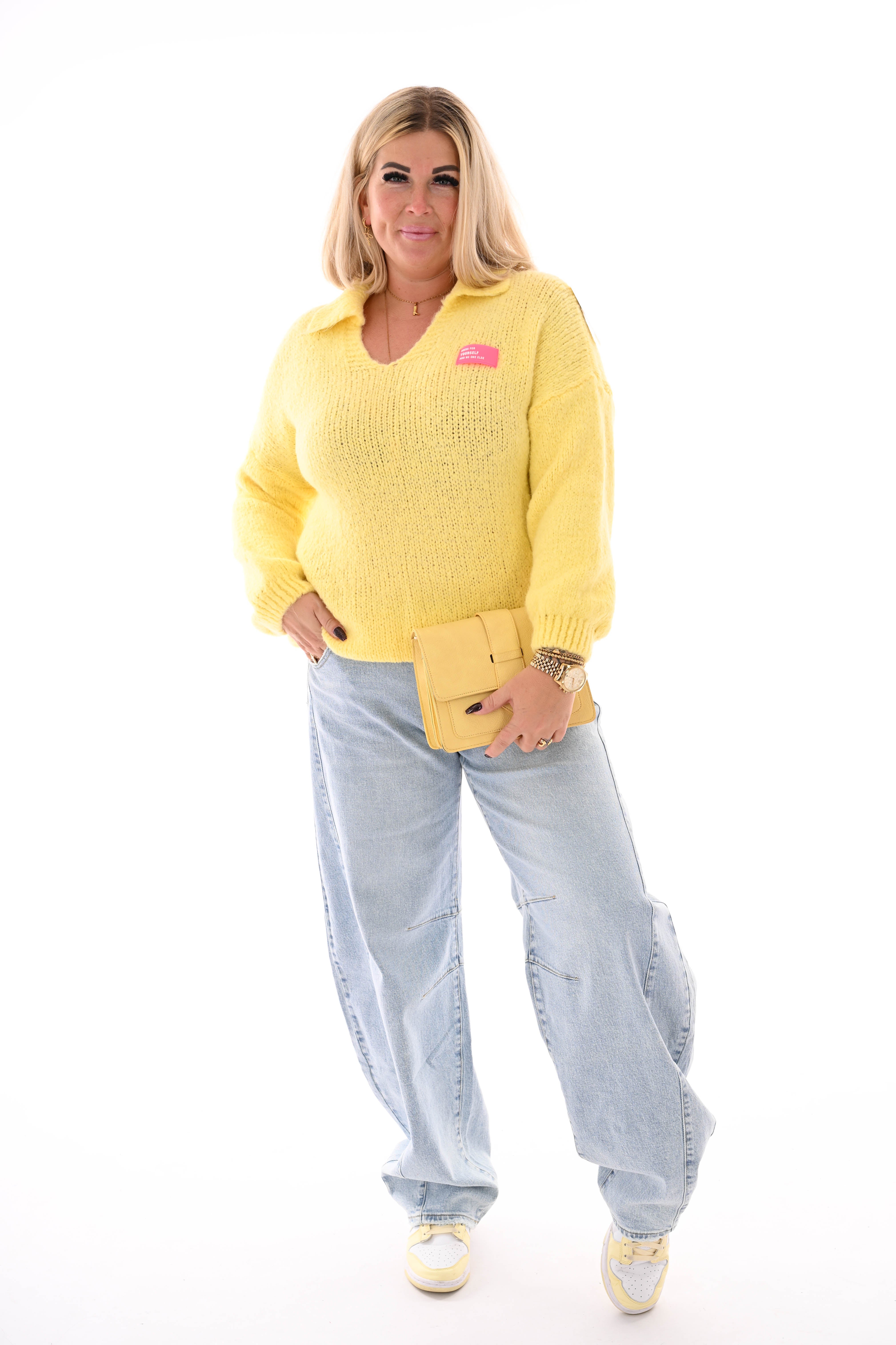 Grof gebreide trui v-hals met applicatie geel