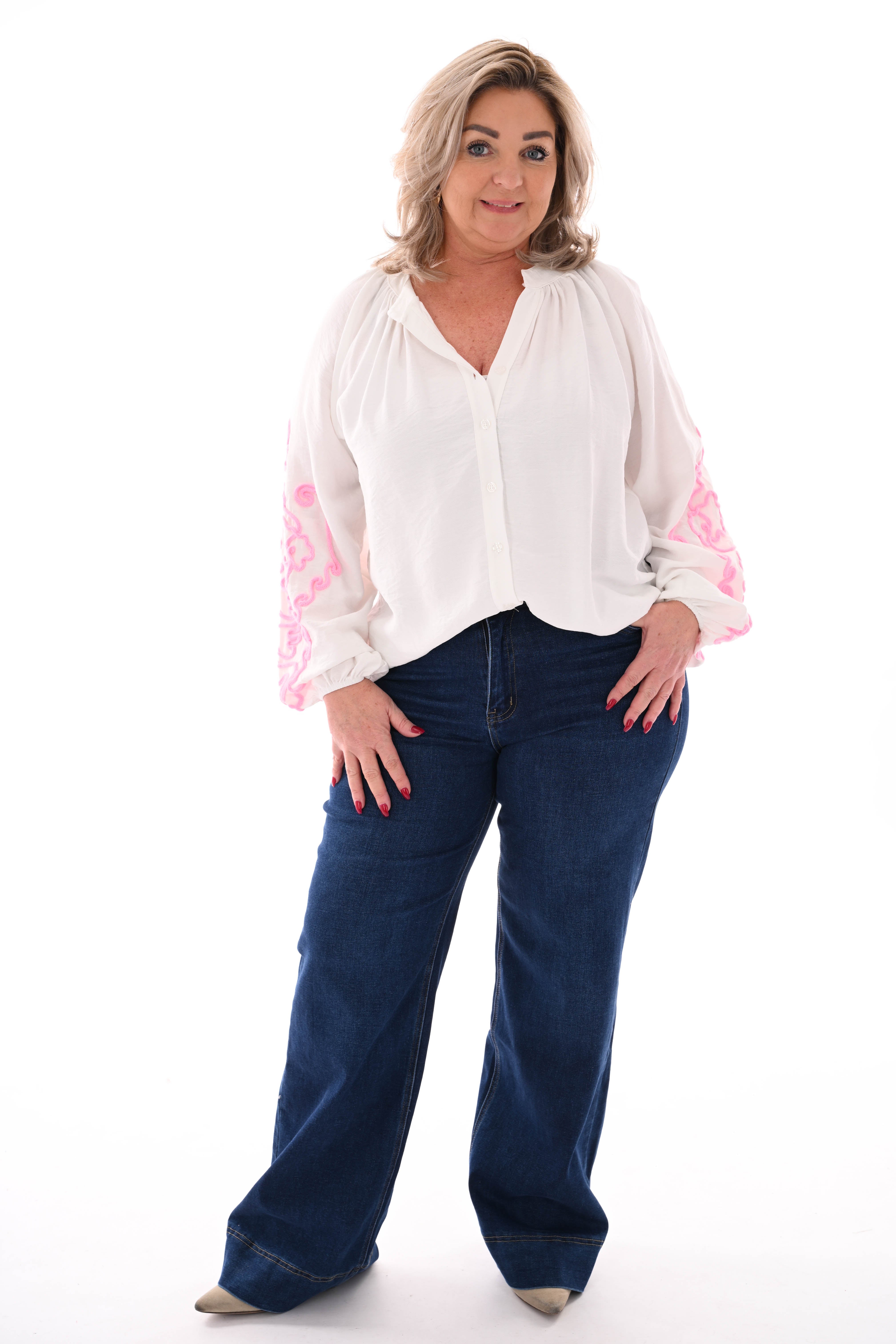 Blouse mouwen met borduursels wit