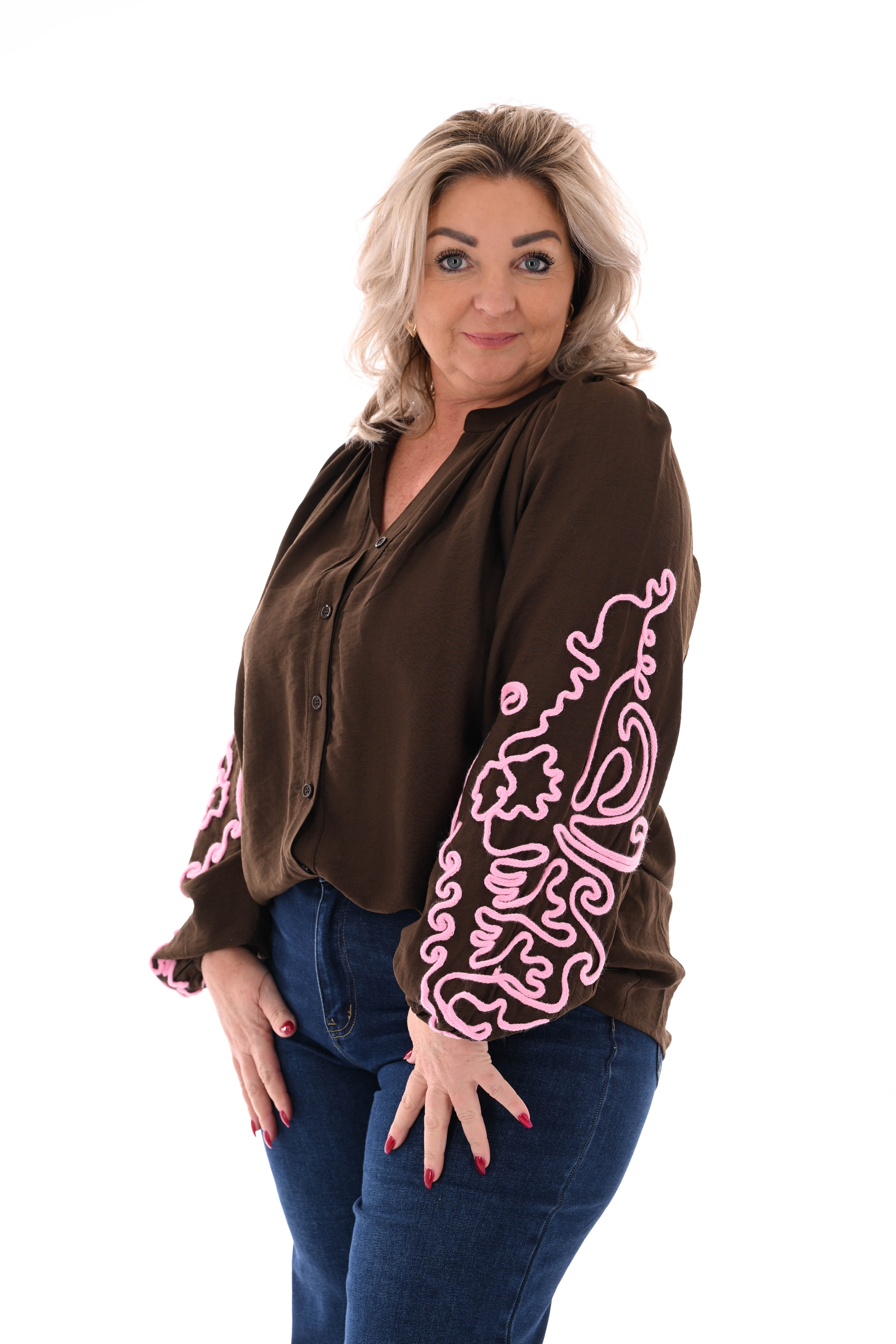 Blouse mouwen met borduursels donkerbruin