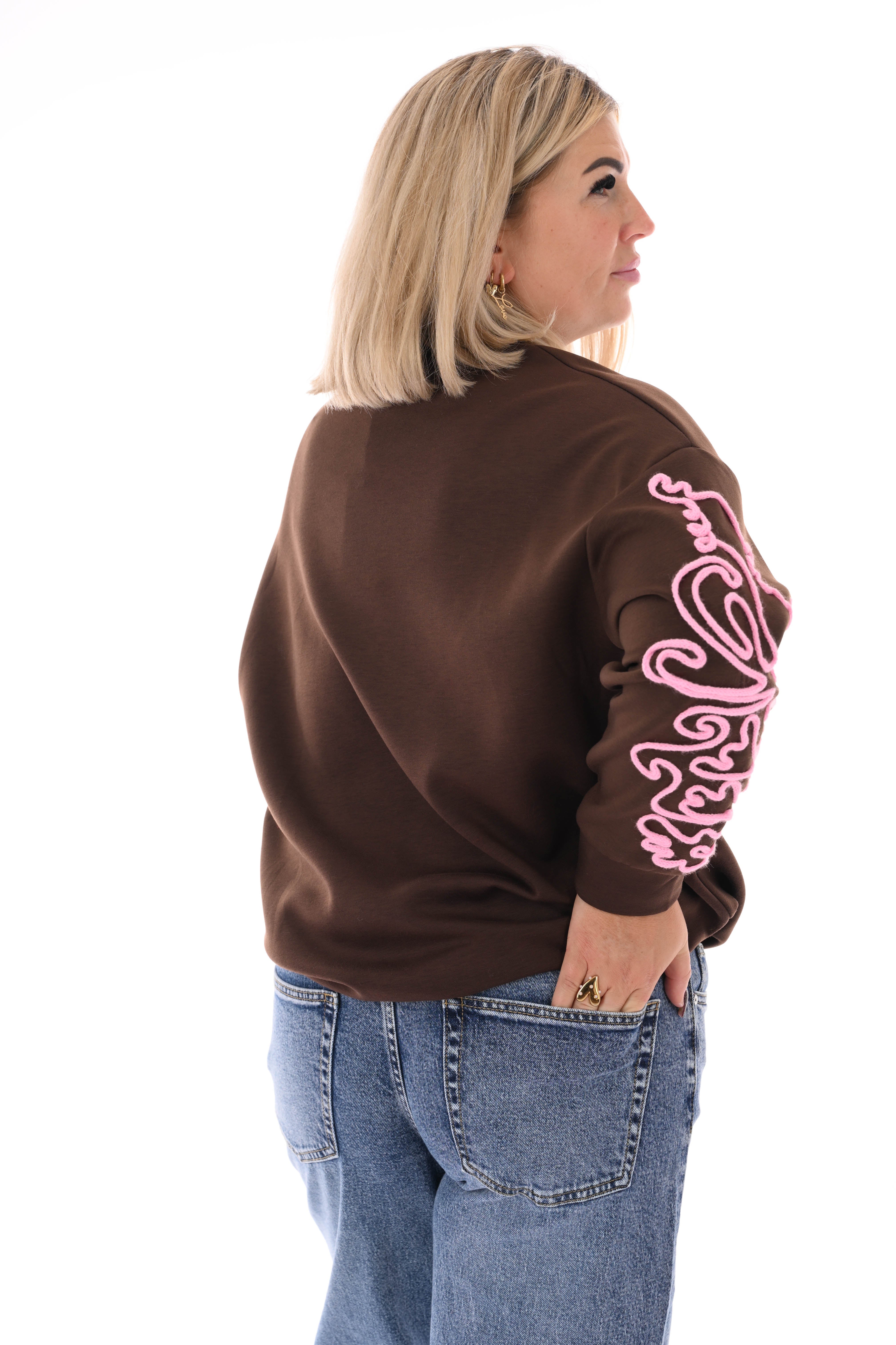 Sweater mouwen met borduursels bruin