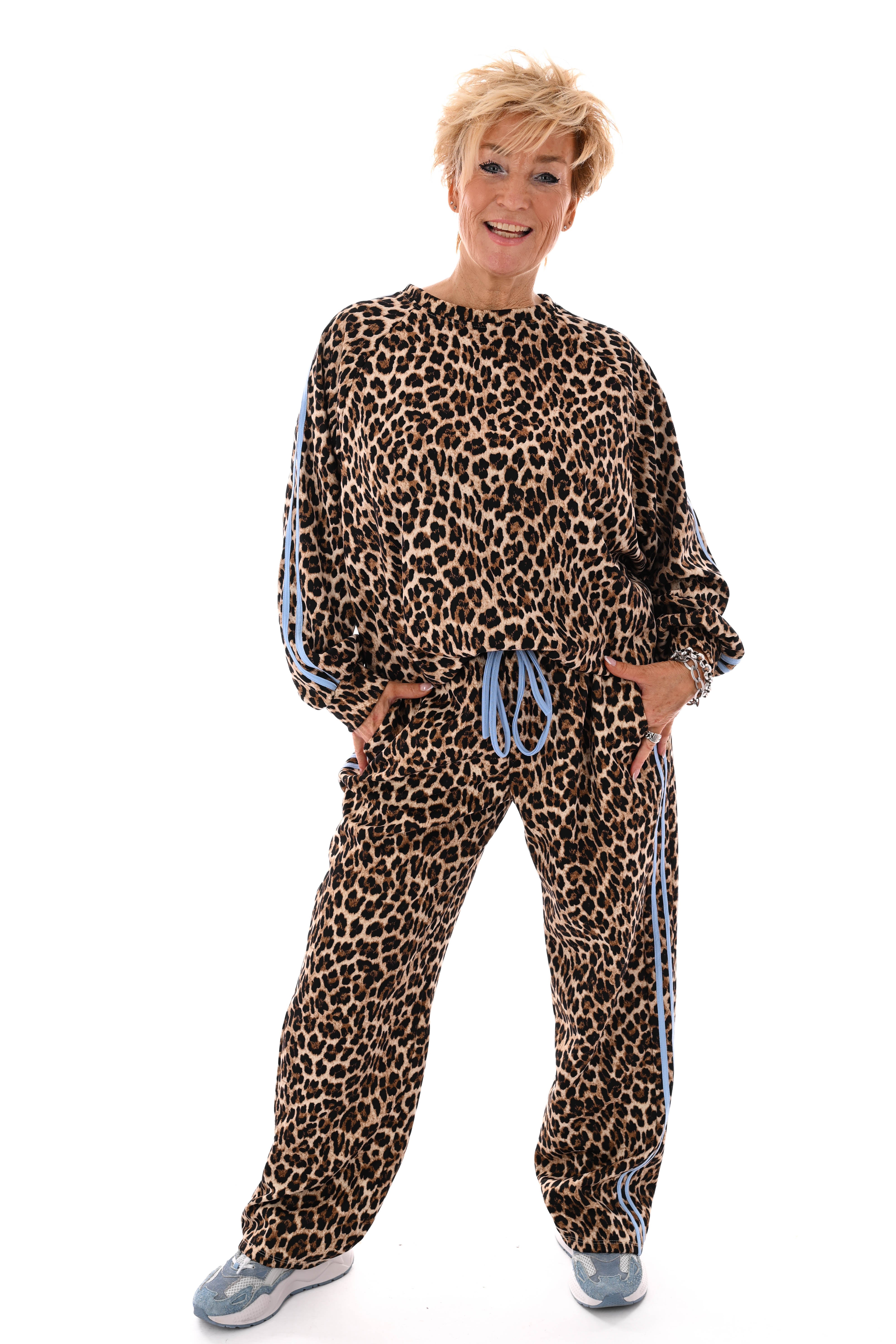 Tweedelig set panter met kleur bies lichtblauw