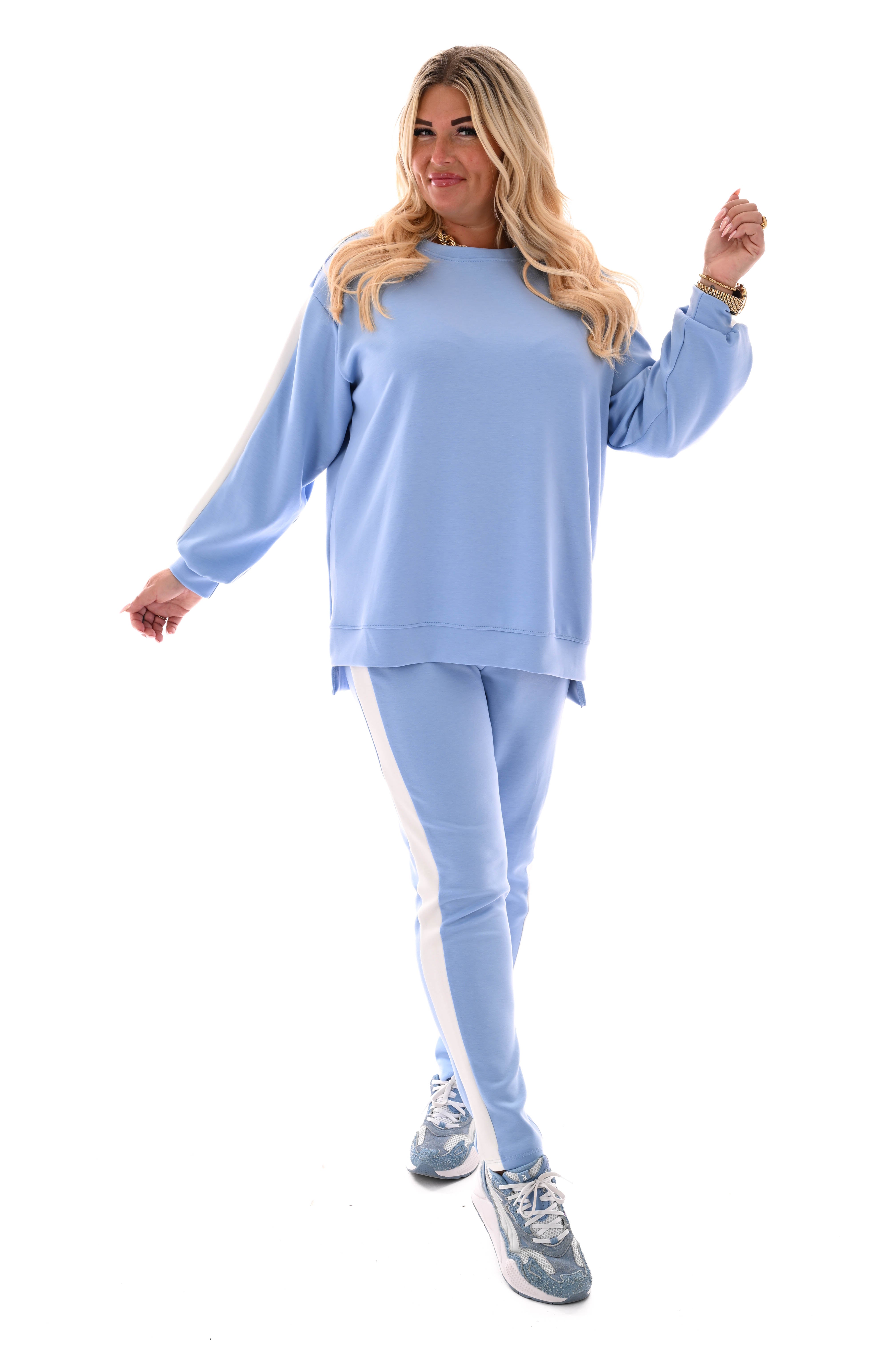 Tweedelig pak brede bies lichtblauw