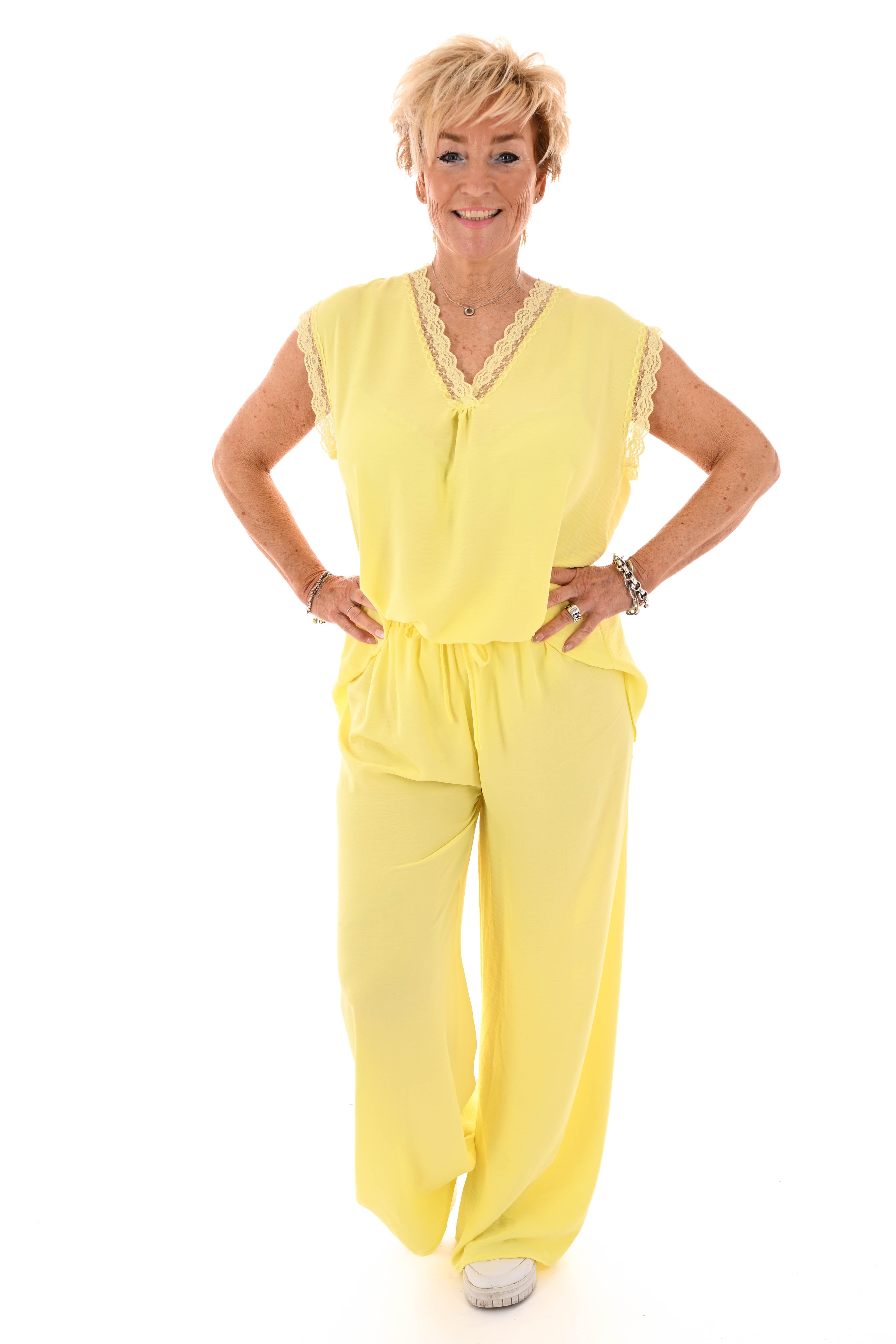 Tweedelig set kant v-hals geel