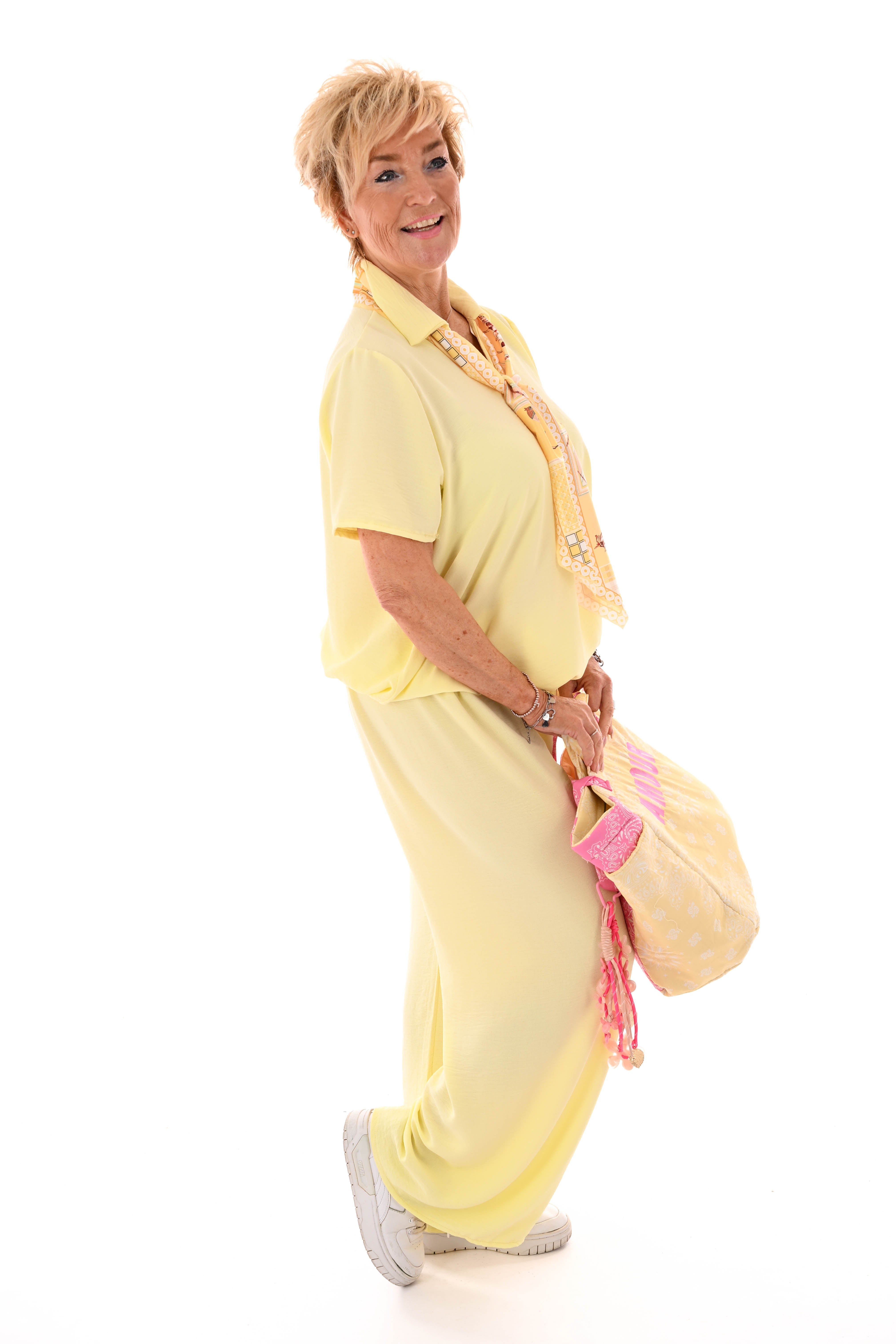 Tweedelig pak v-hals met sjaaltje uni lichtgeel