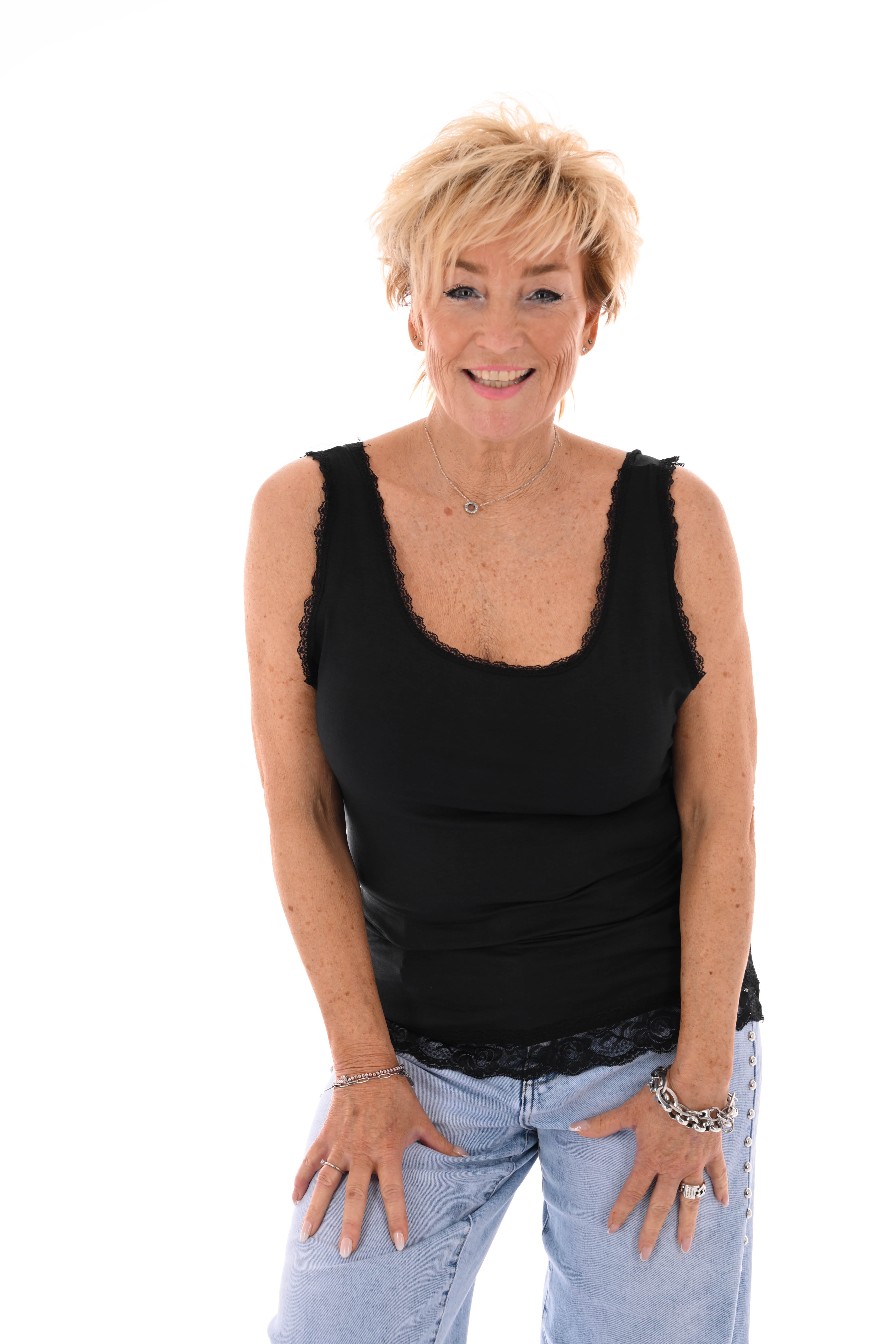 Hemdje kanten onderrand zwart