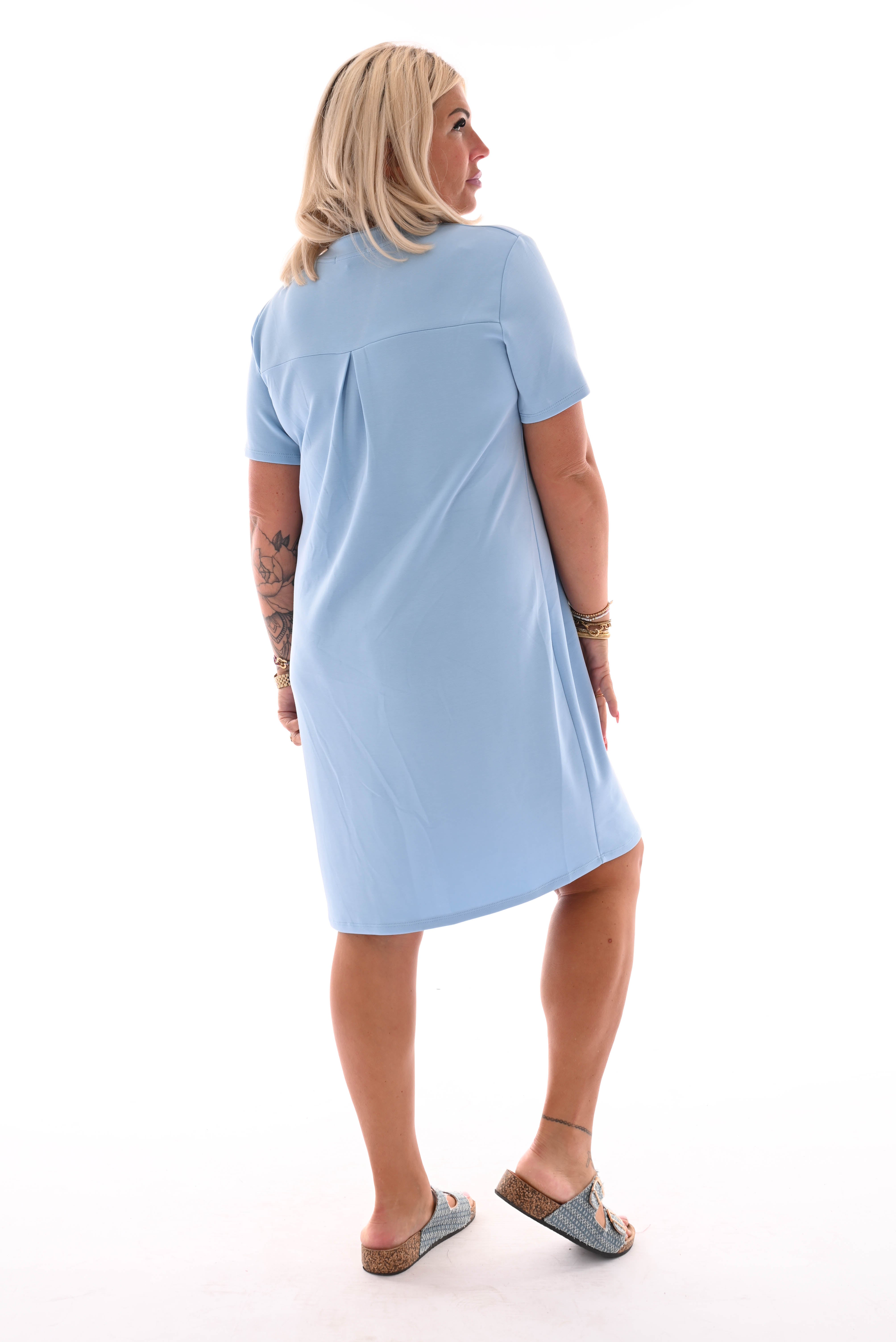 Sweater dress v-hals korte mouwen lichtblauw