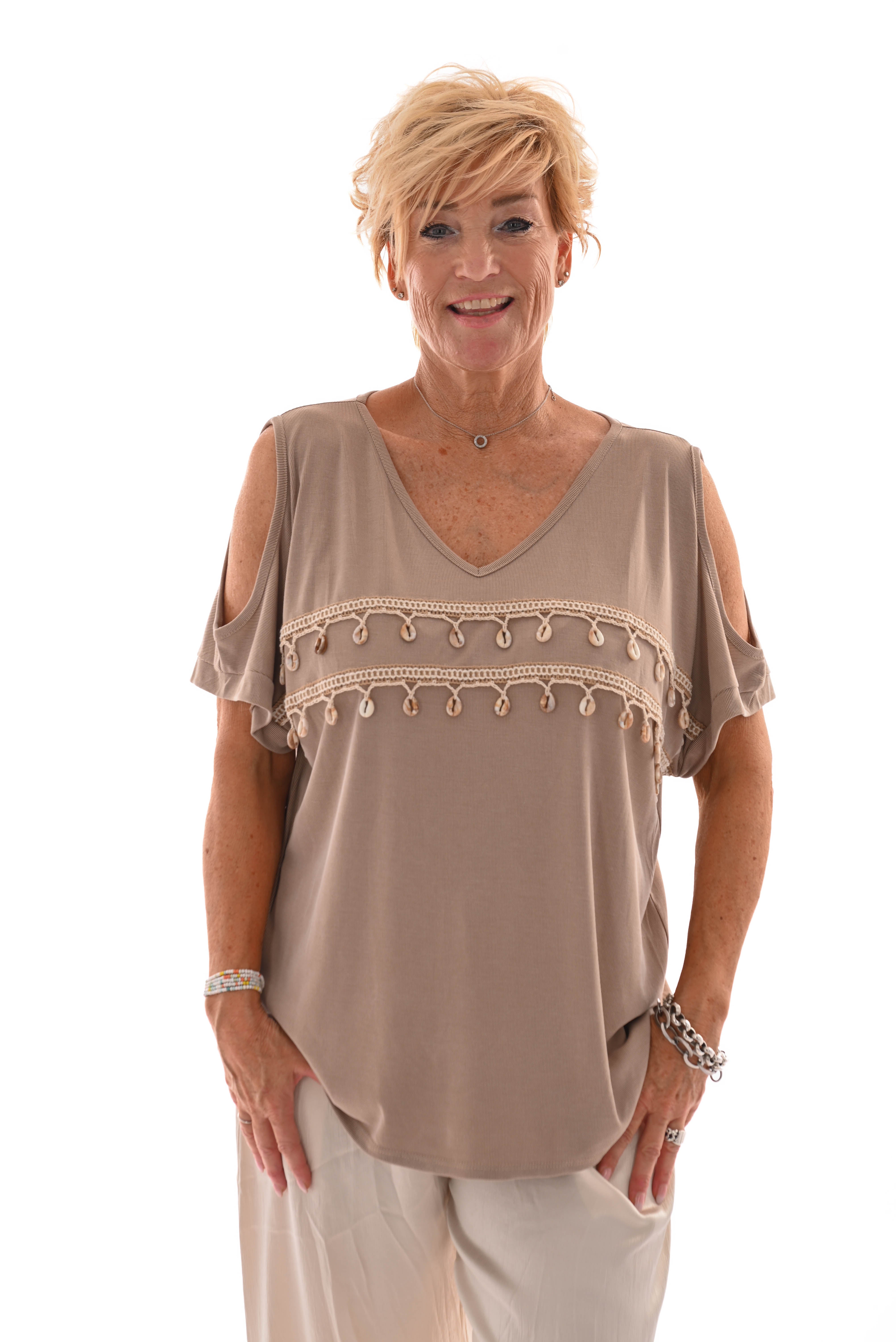 Shirt met schelpen details taupe