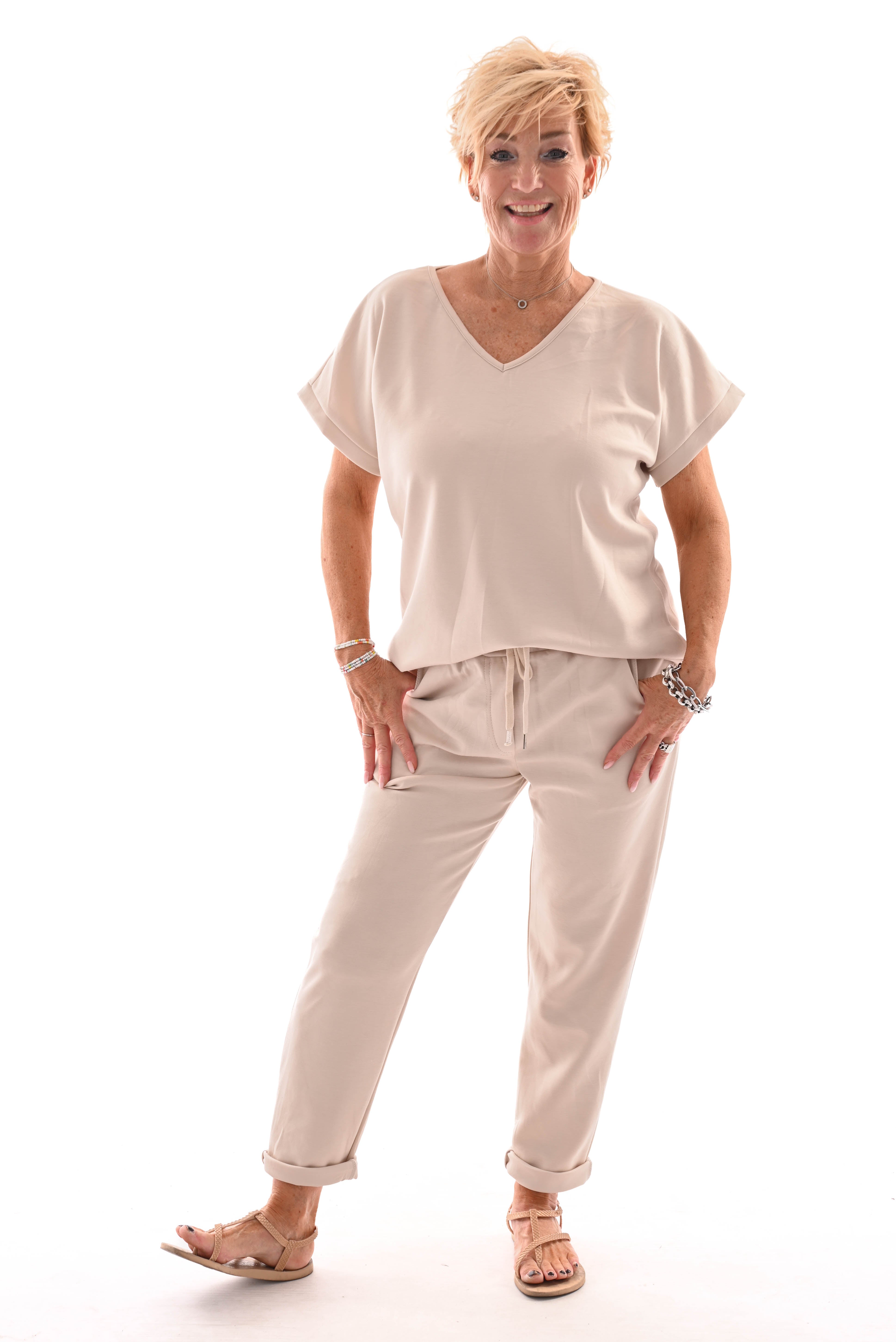Tweedelig pak v-hals uni beige