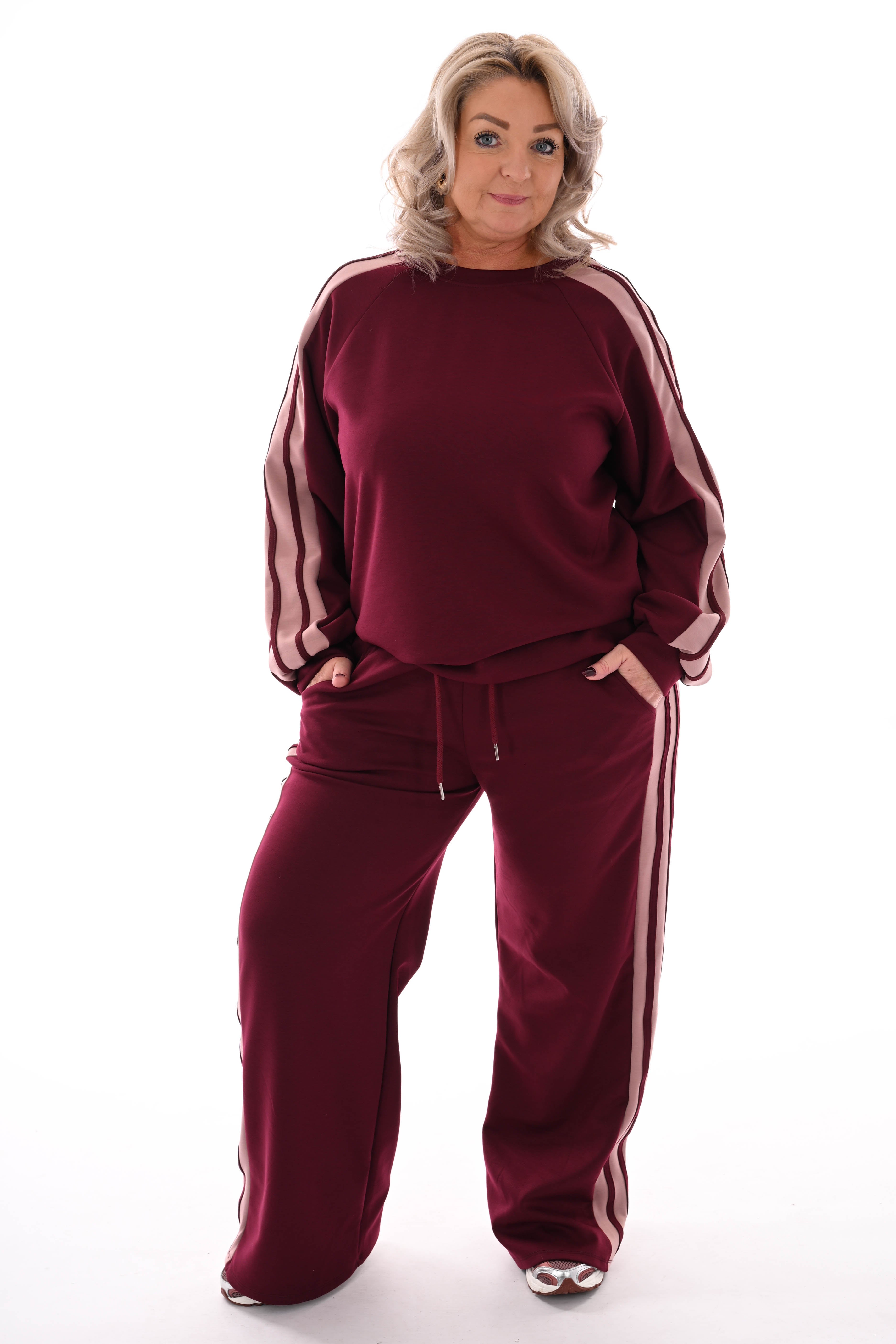 Tweedelig pak strepen bies bordeaux