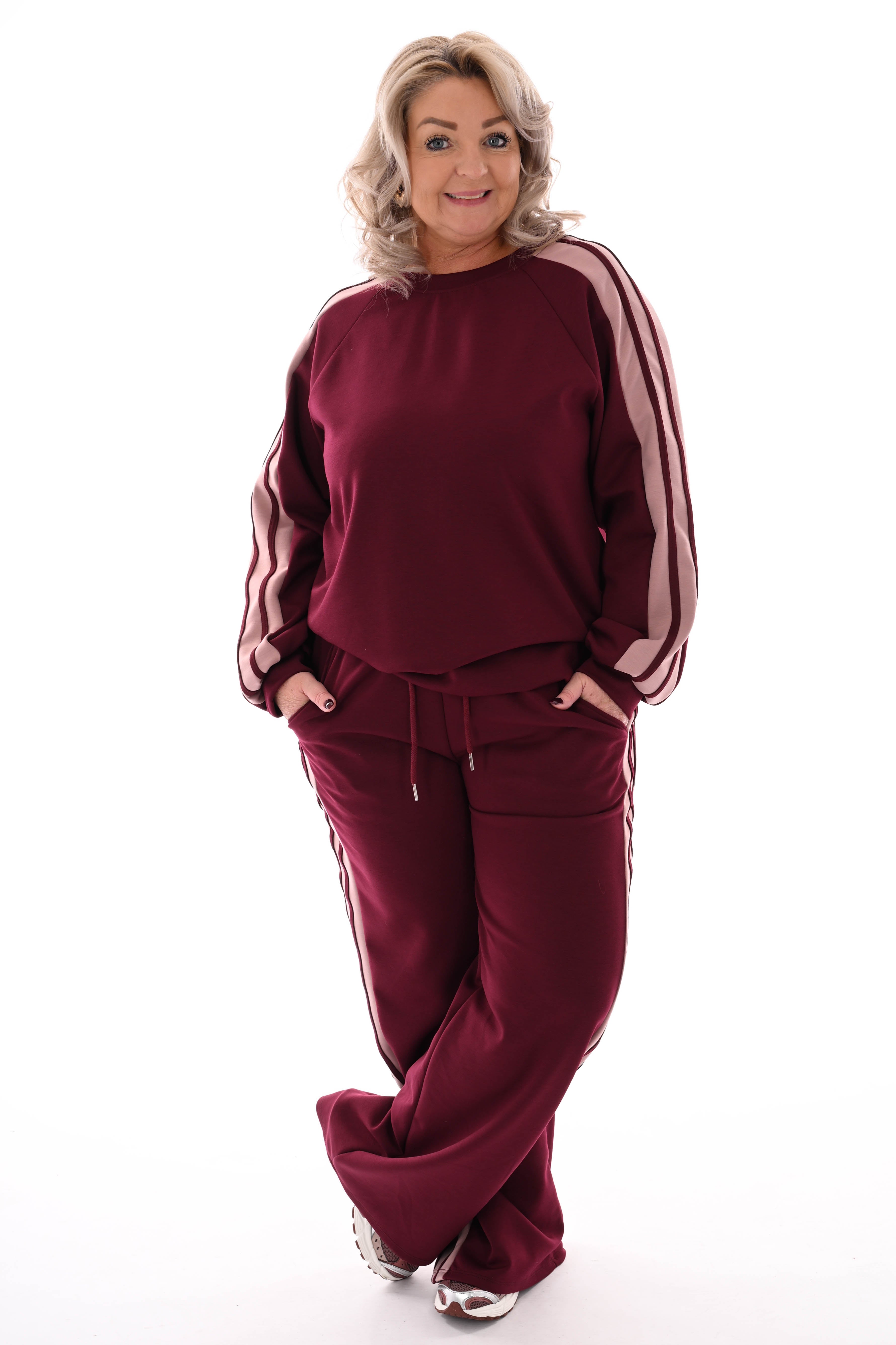 Tweedelig pak strepen bies bordeaux