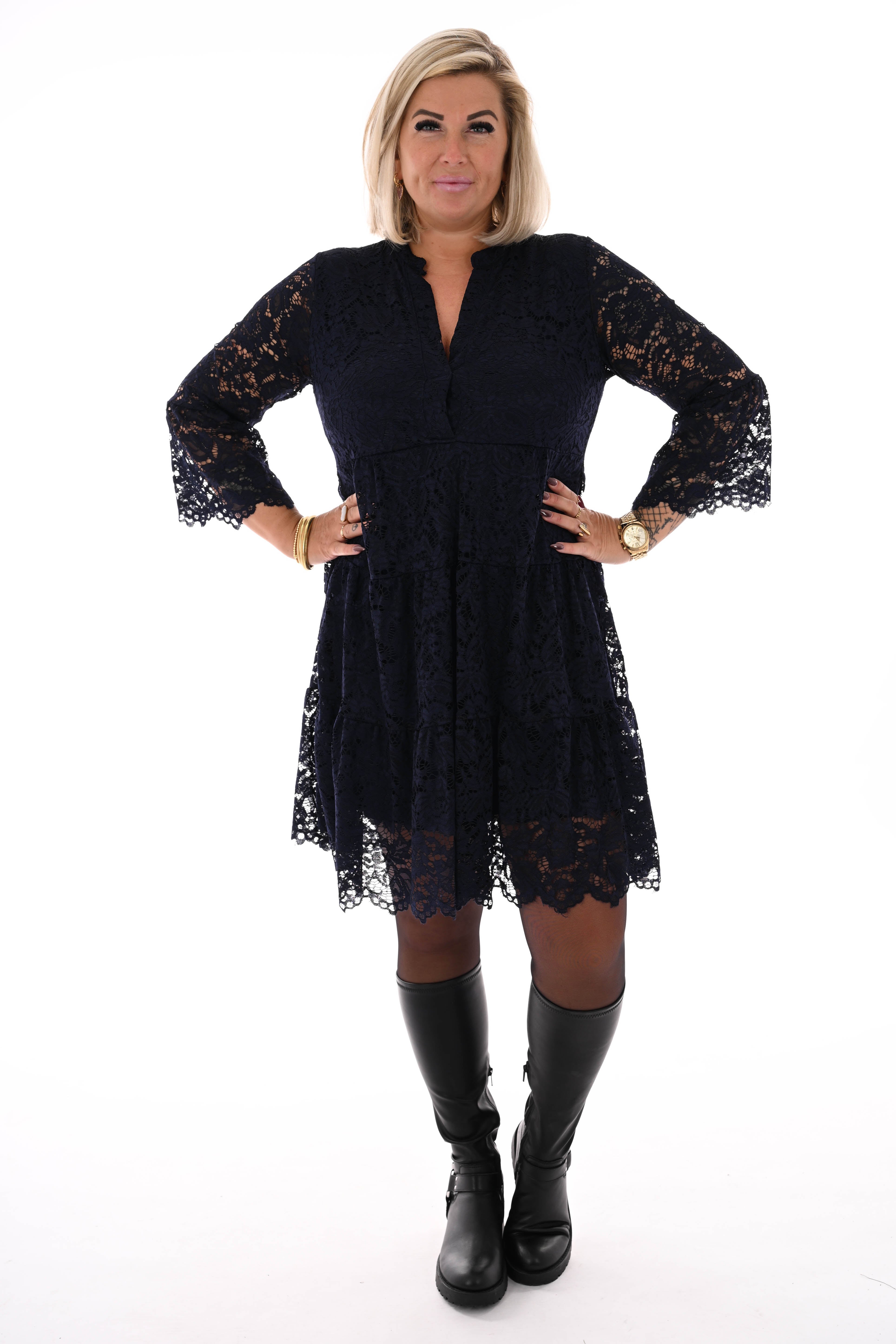 Korte kanten jurk met v-hals marineblauw