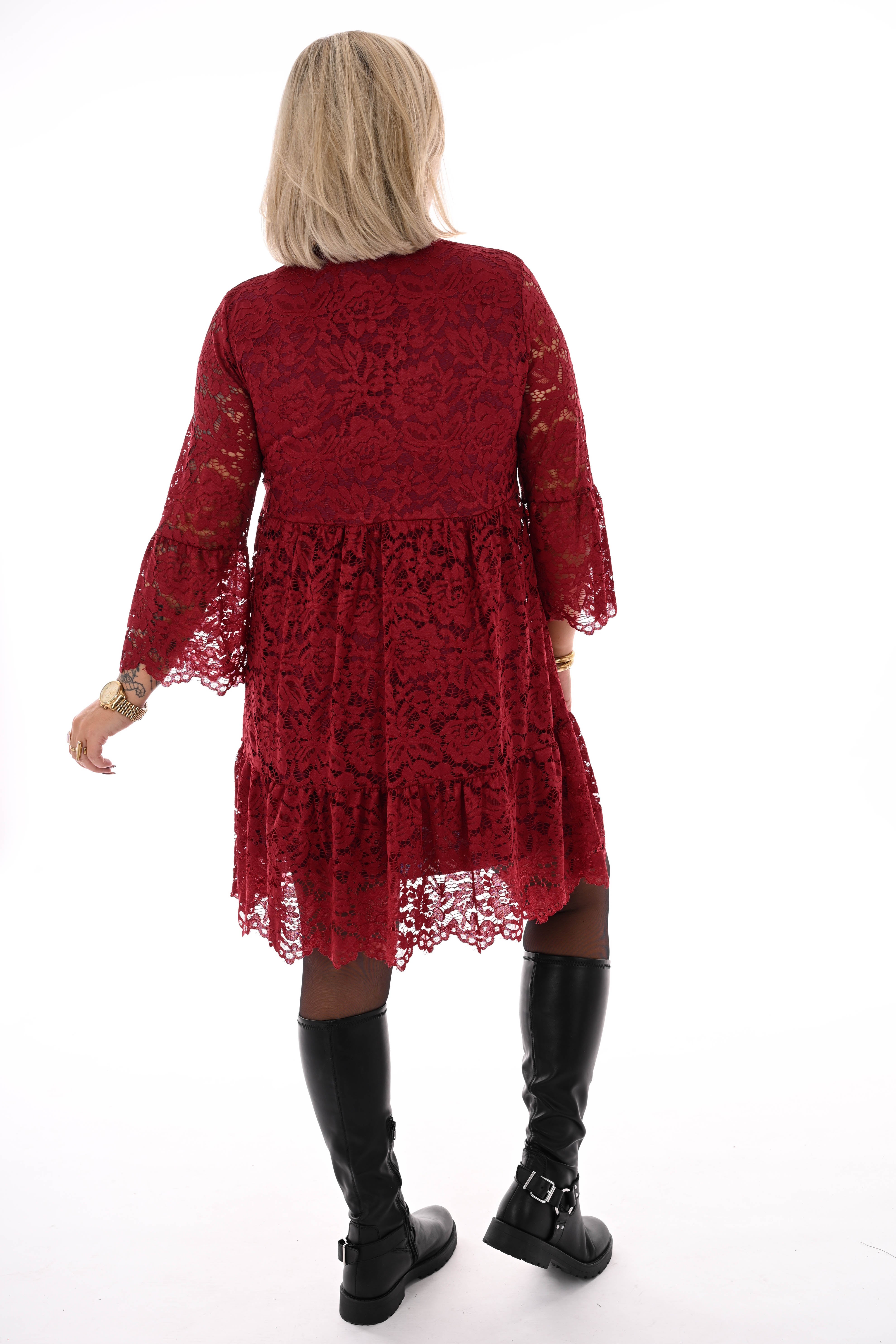 Korte kanten jurk met v-hals bordeaux