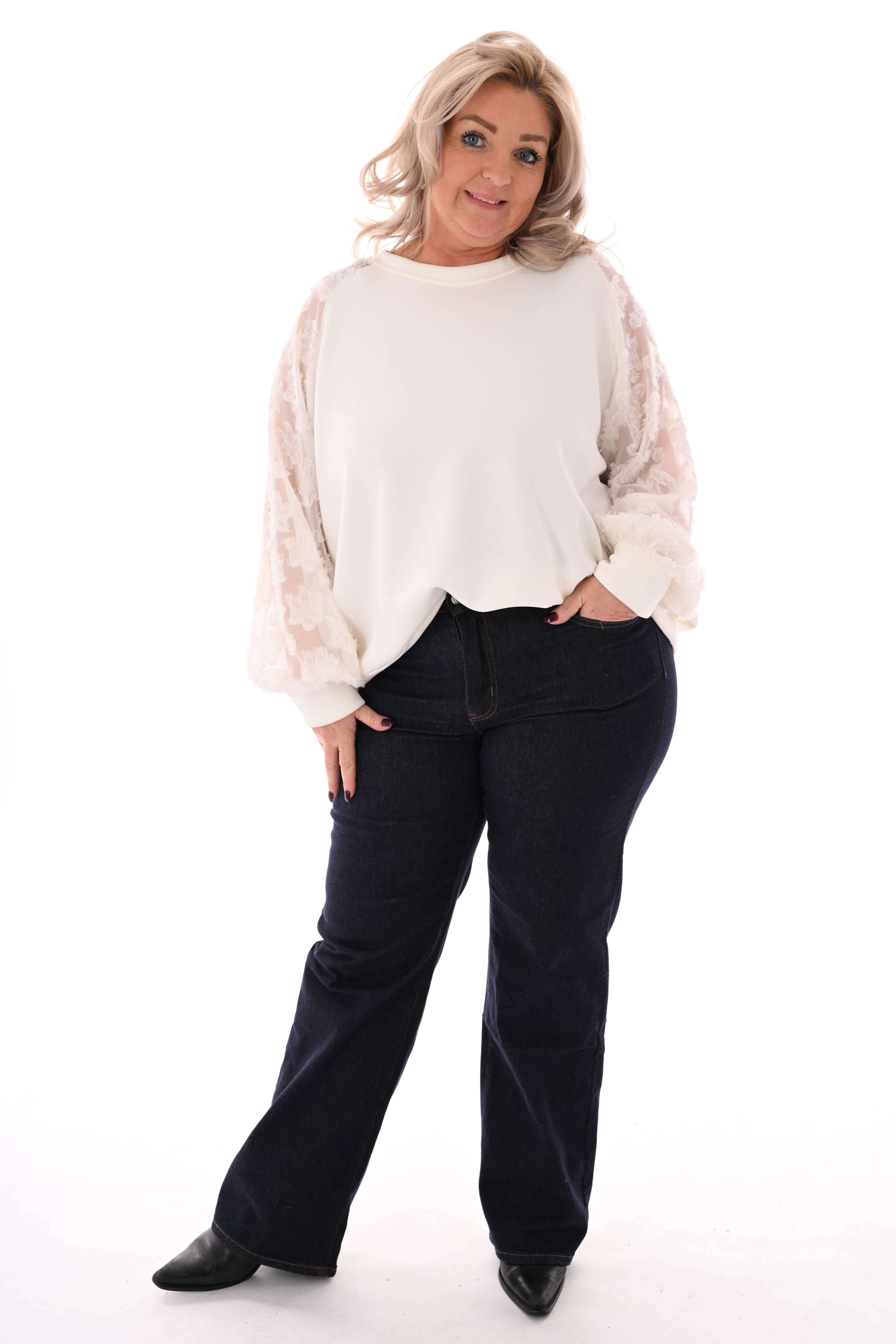 Sweater roezel bloemen mouwen roomwit