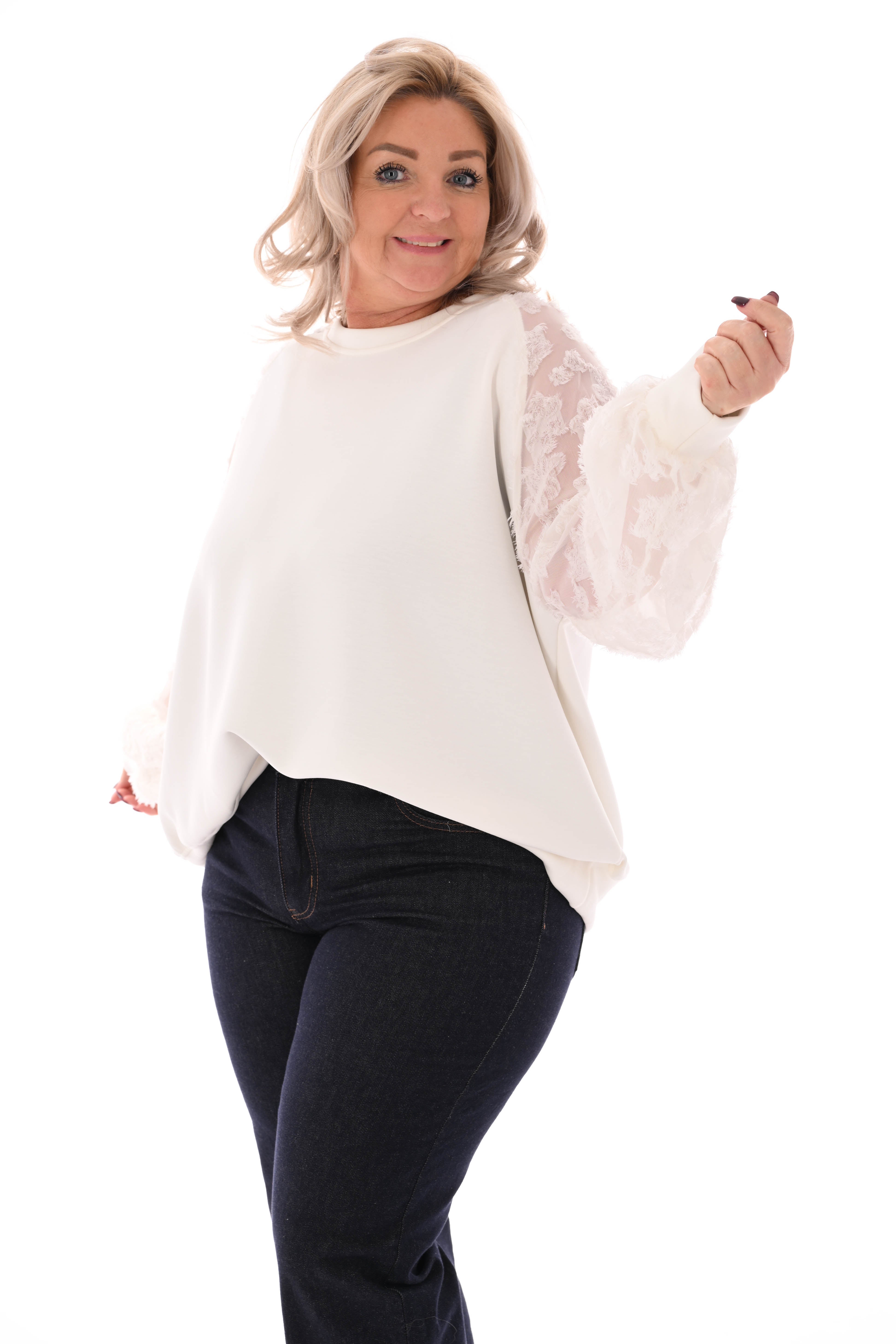 Sweater roezel bloemen mouwen roomwit