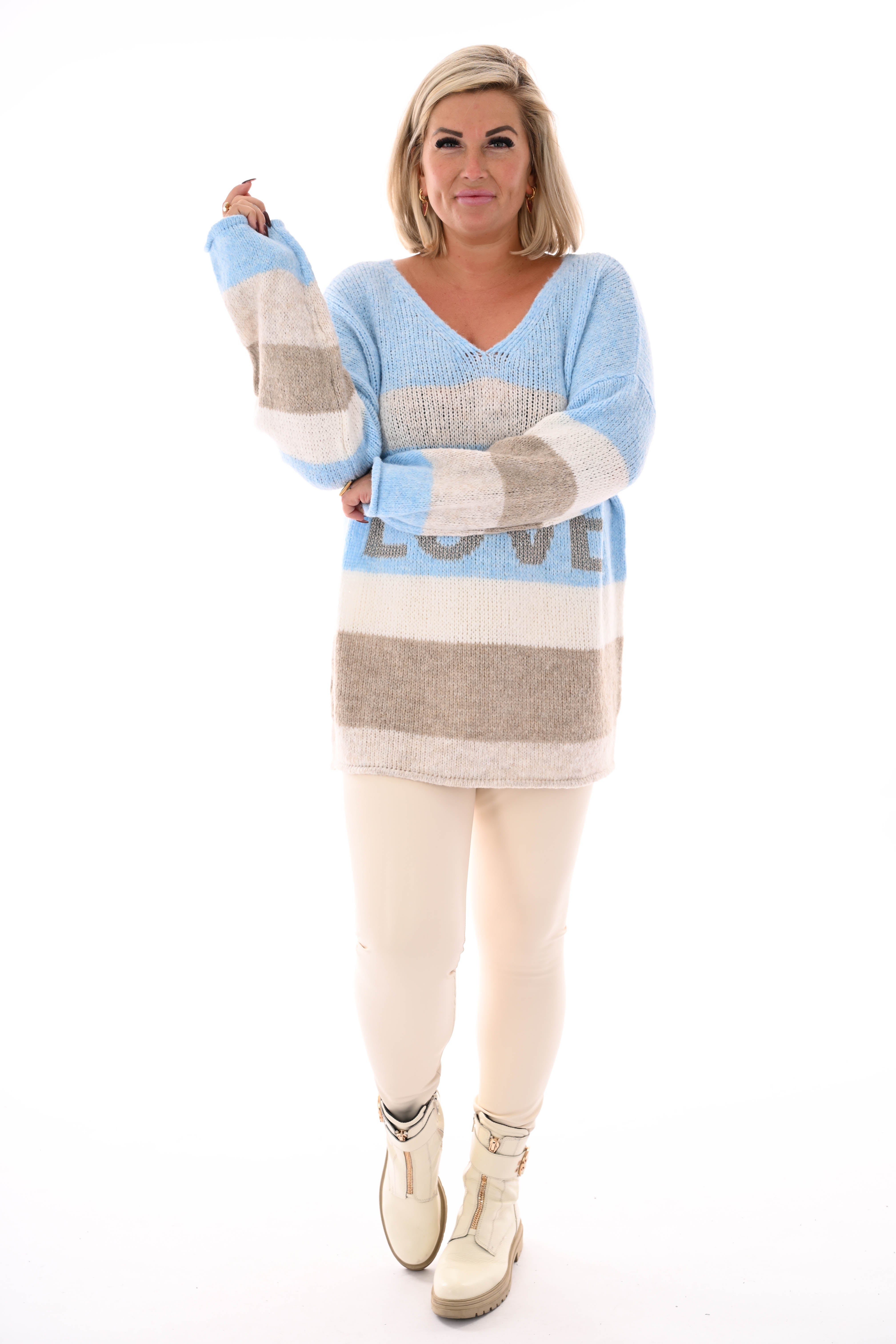 Gebreide trui love lichtblauw/beige