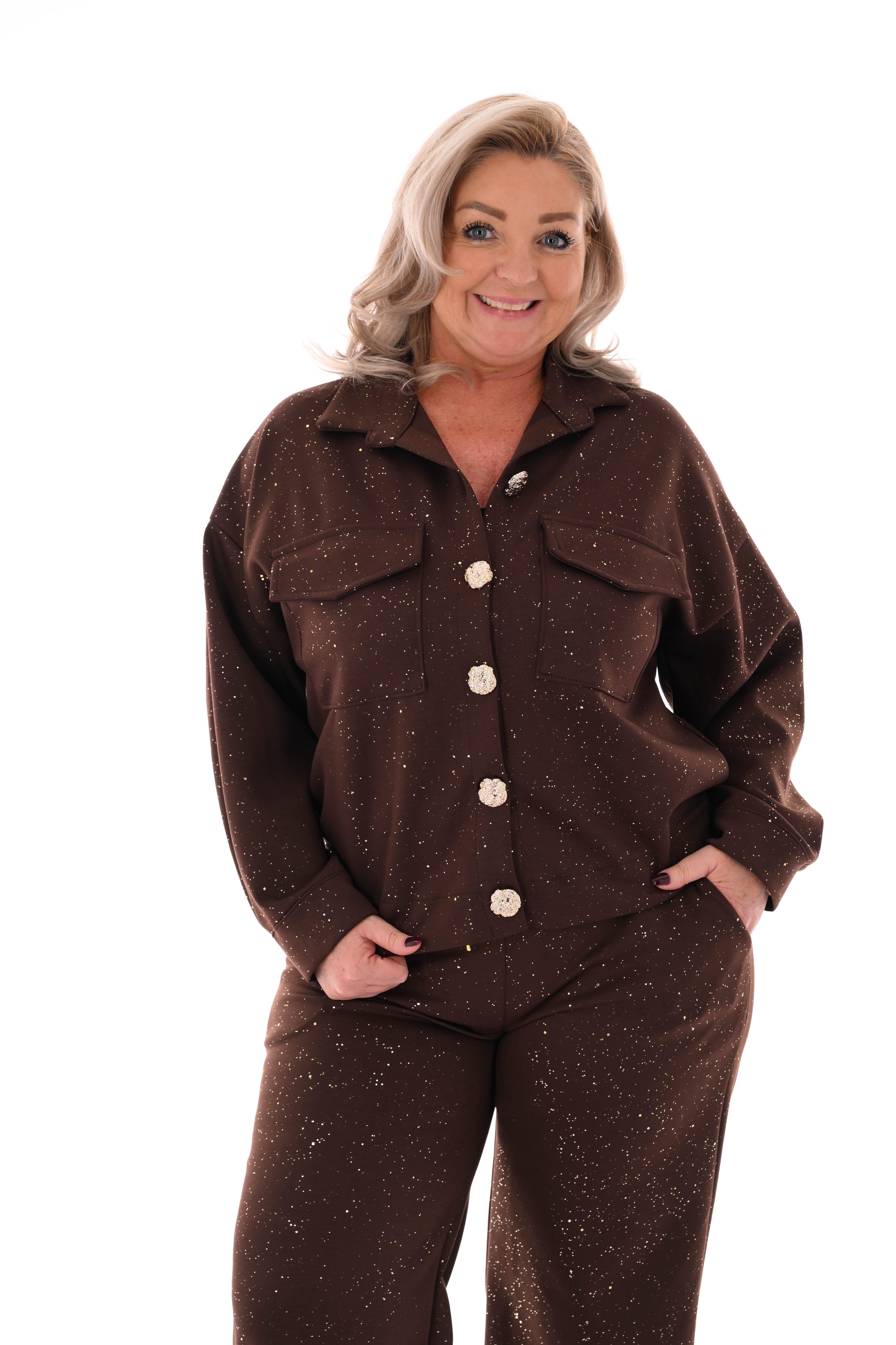 Tweedelig pak blouse met borstzakken en knopen glitters bruin