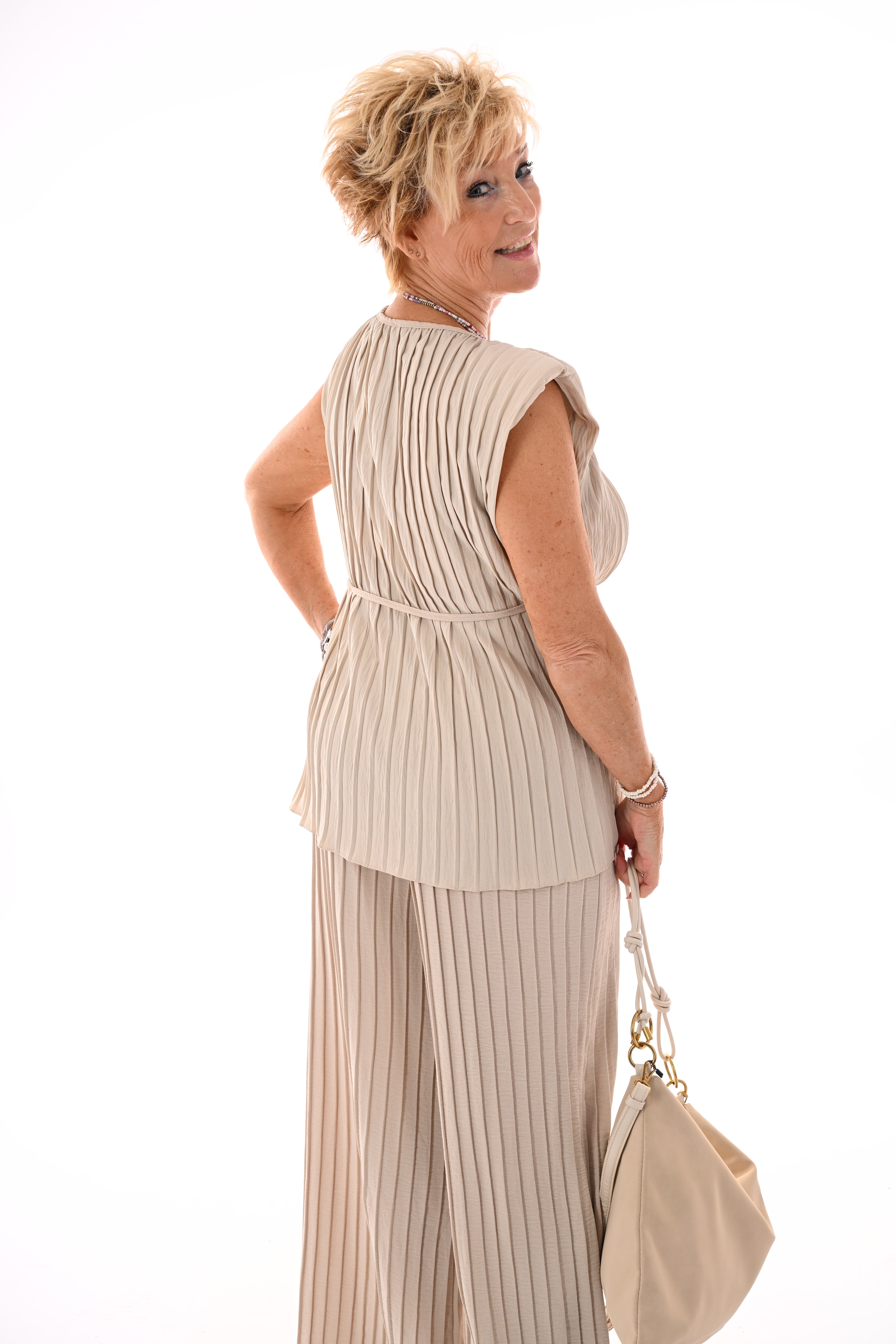 Tweedelig set plisse met ceintuur beige