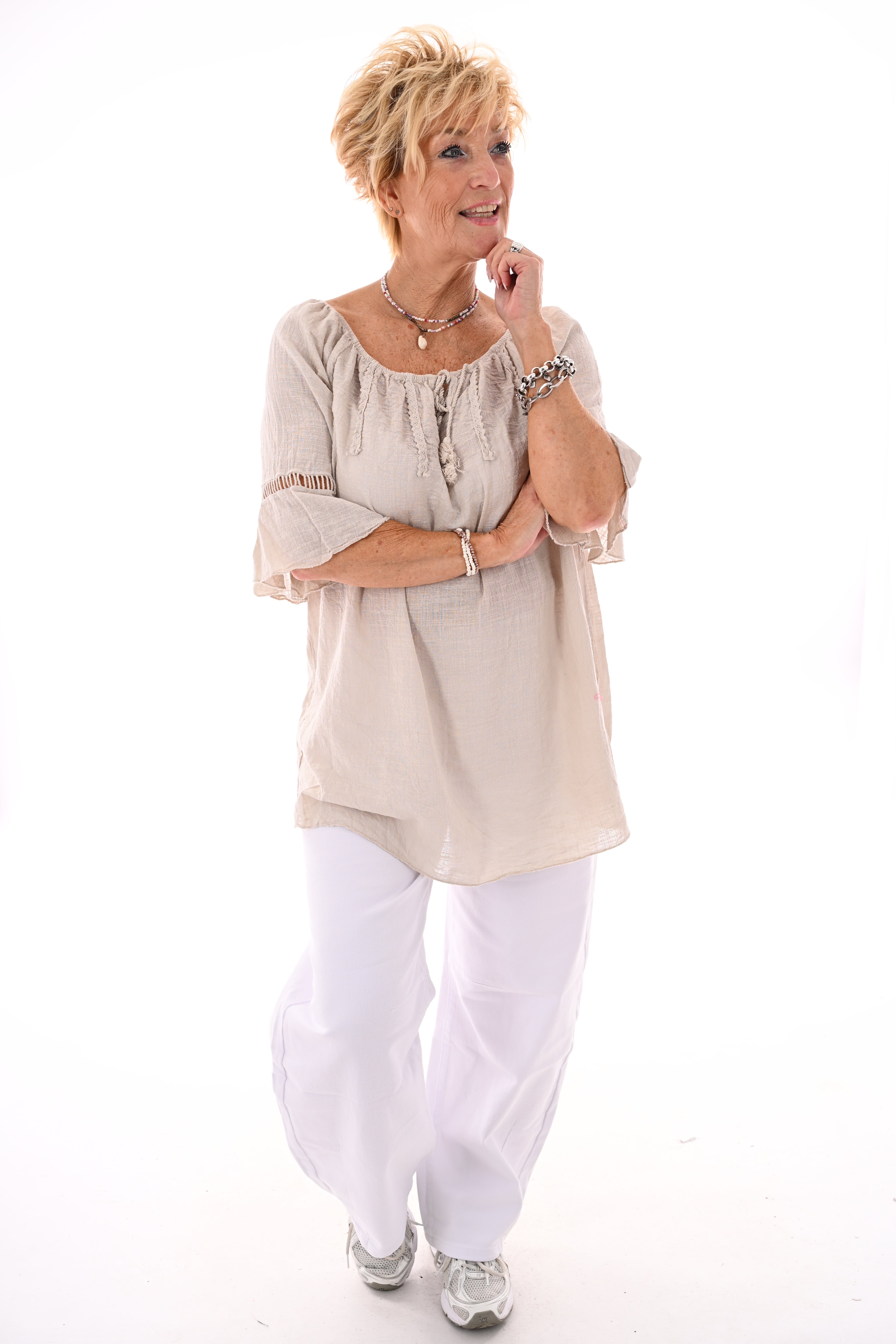 Top ibiza met kwastjes beige