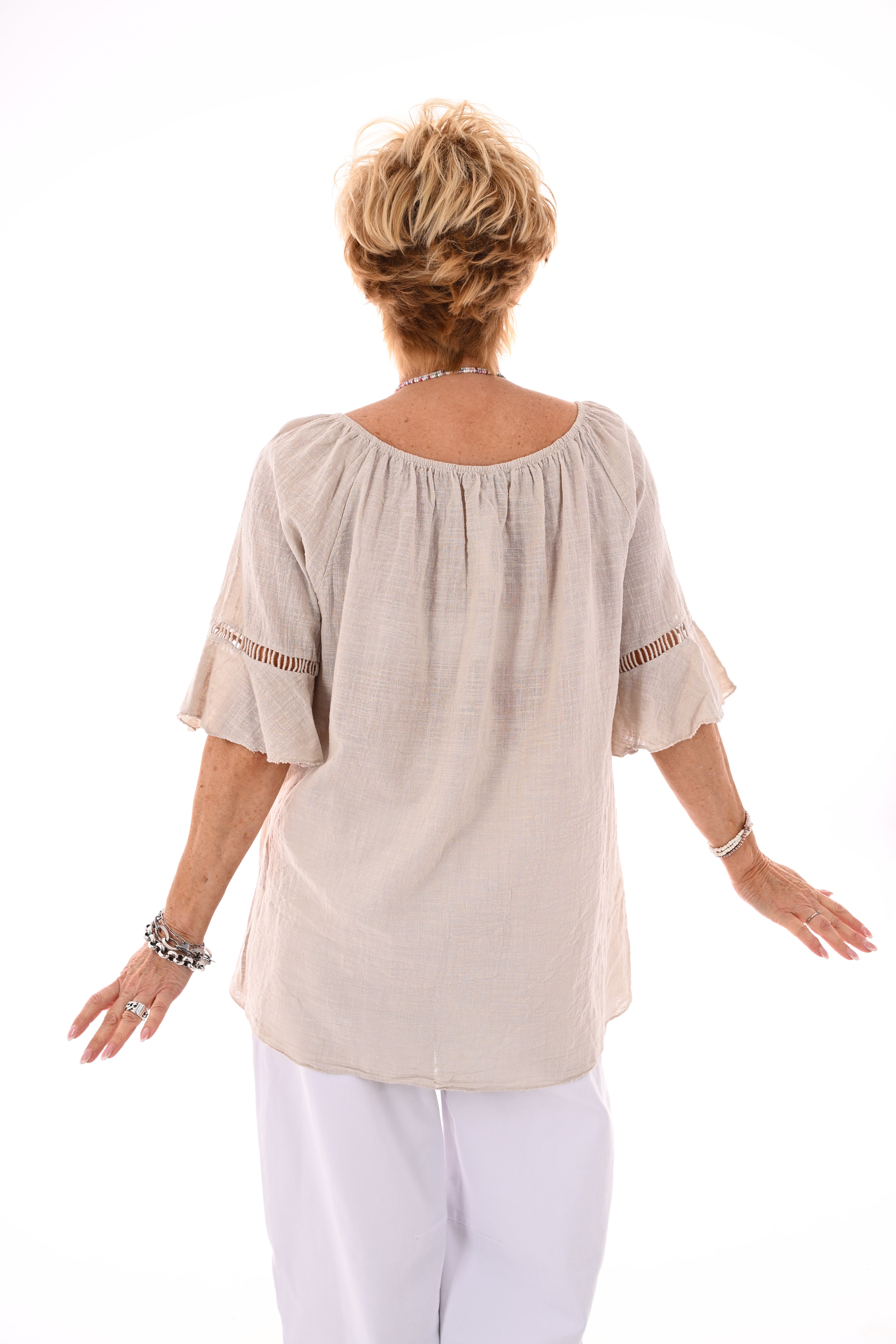 Top ibiza met kwastjes beige