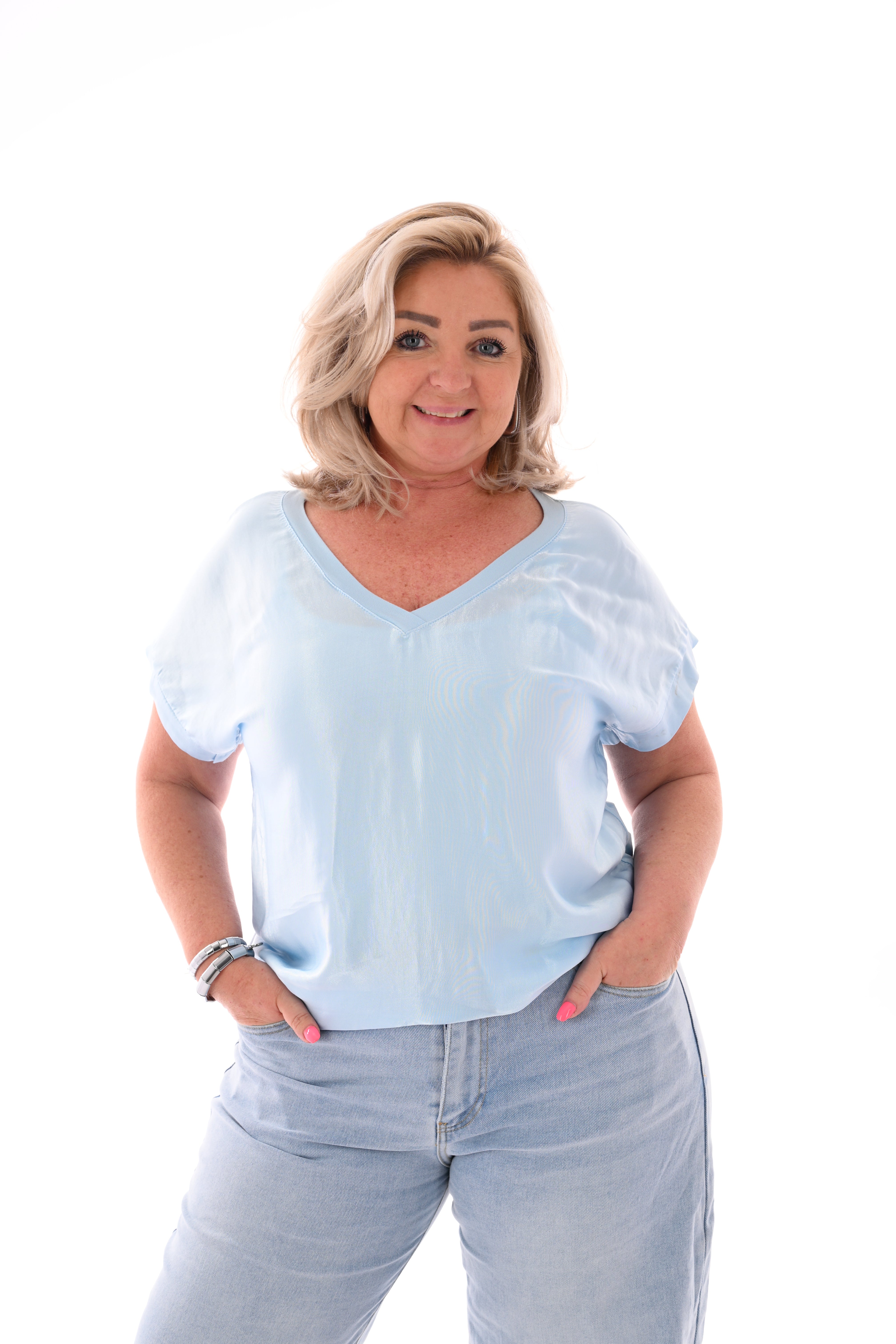 Top silky korte mouwen v-hals lichtblauw