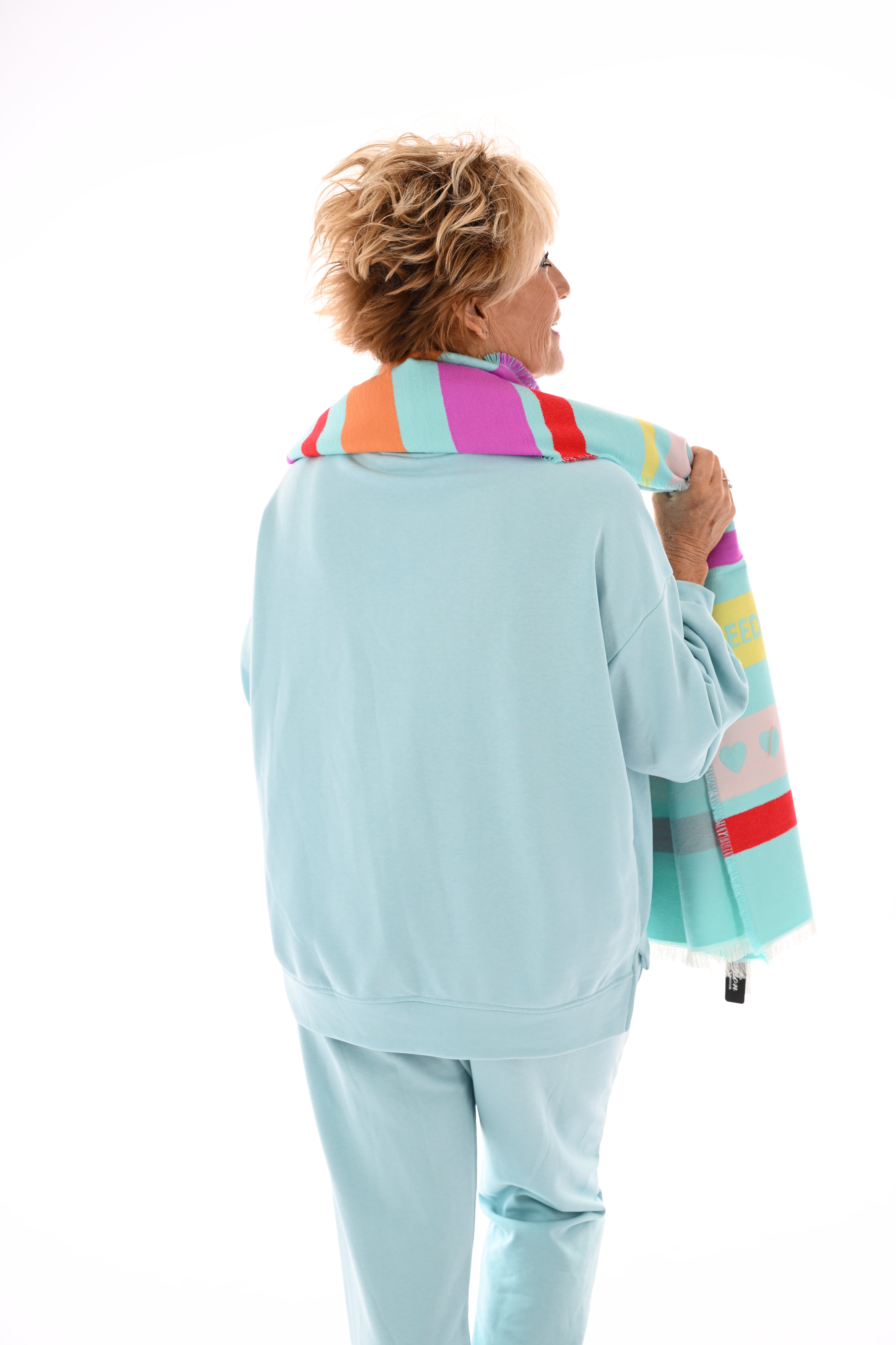 Tweedelig pak met pofmouwen en applicatie babyblauw