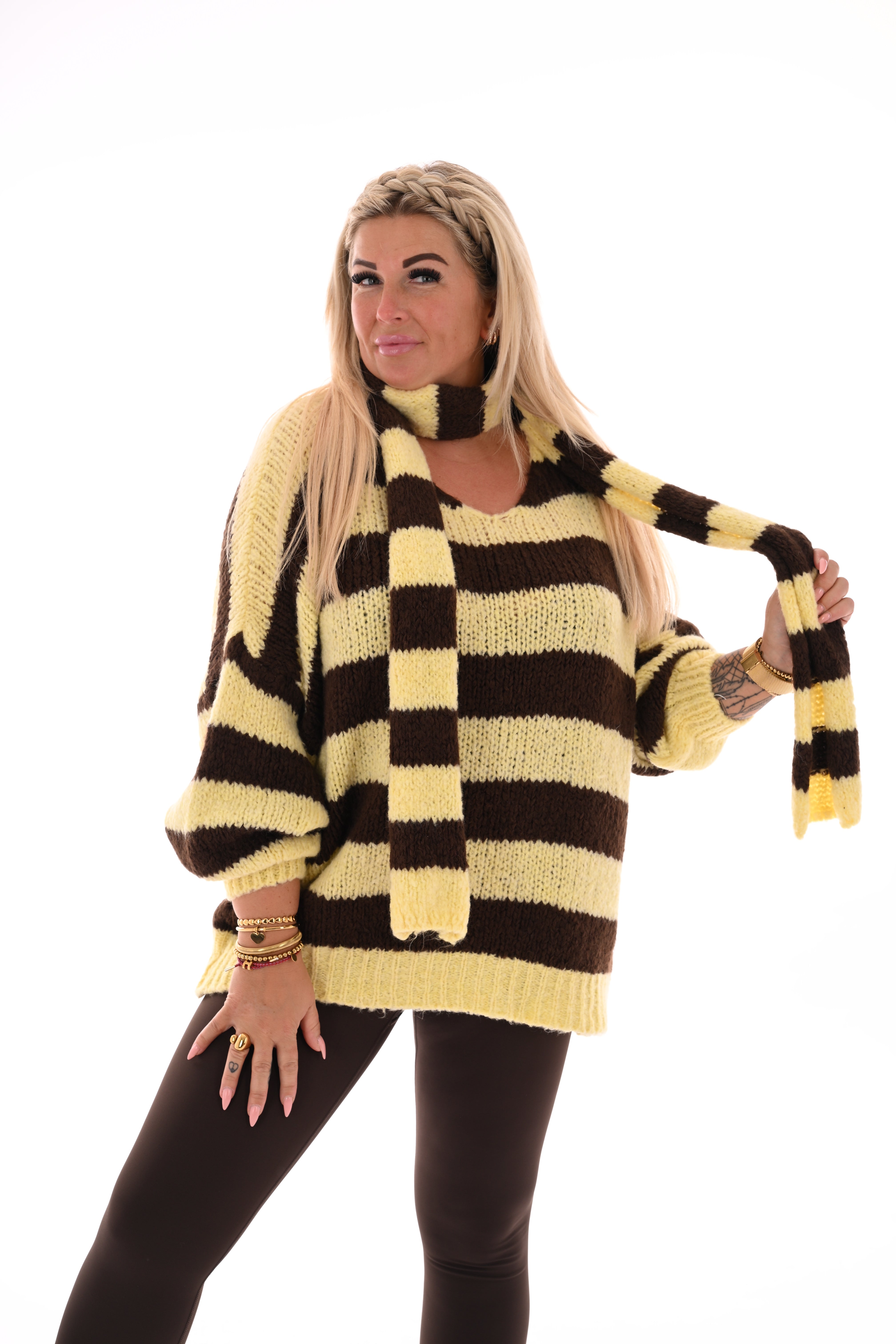 Gestreepte gebreide trui met sjaal bruin/lichtgeel