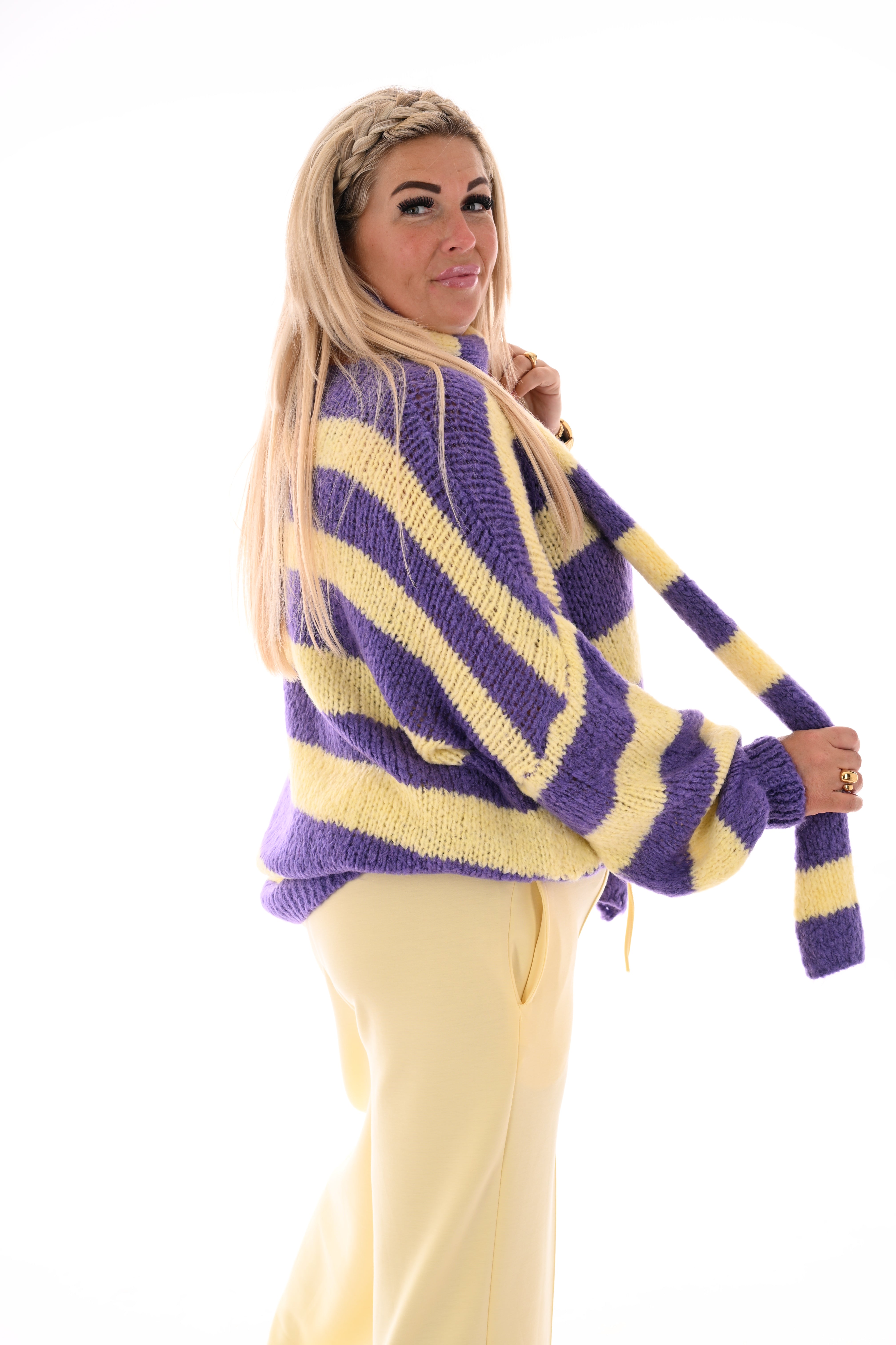 Gestreepte gebreide trui met sjaal lichtgeel/paars