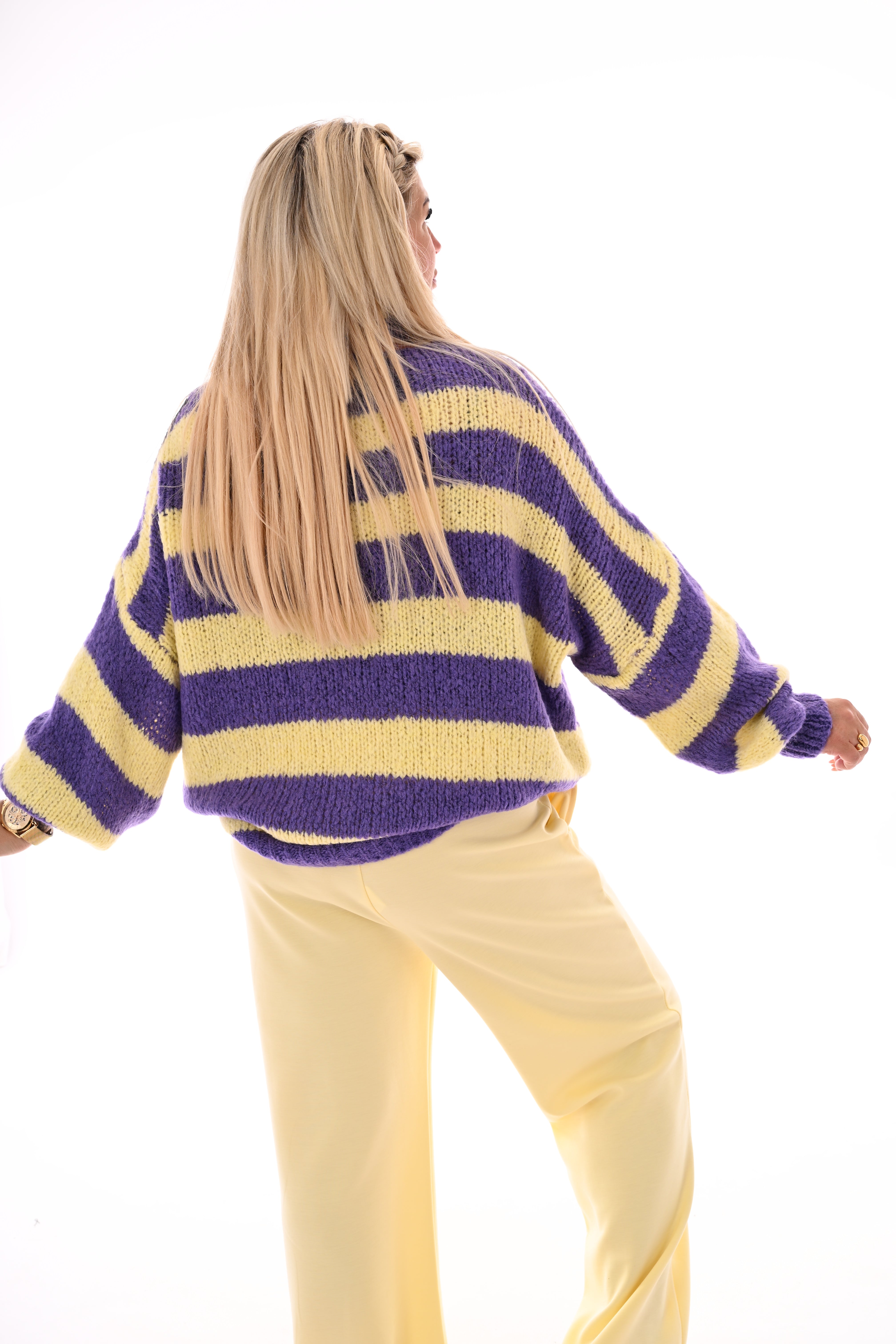Gestreepte gebreide trui met sjaal lichtgeel/paars