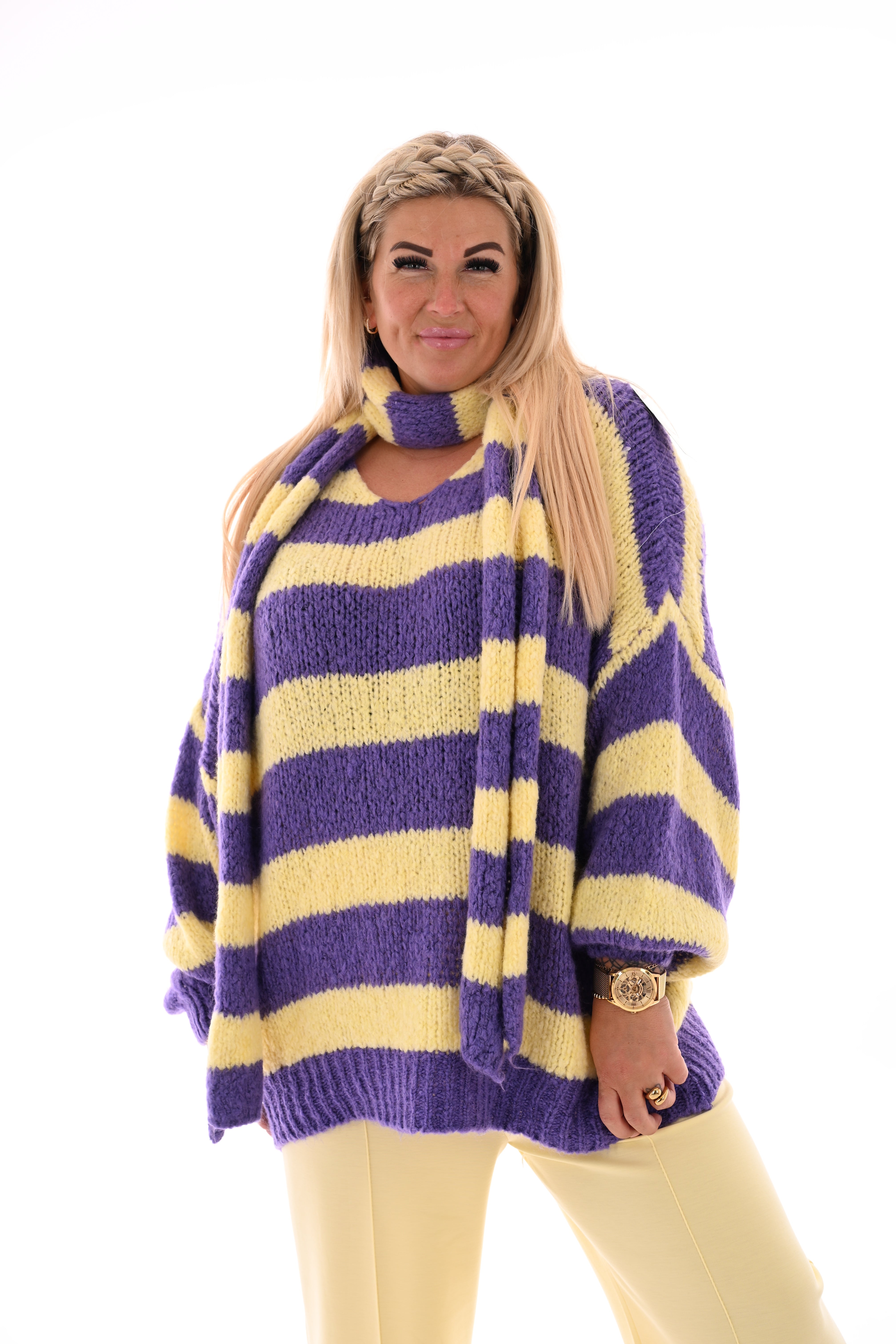Gestreepte gebreide trui met sjaal lichtgeel/paars