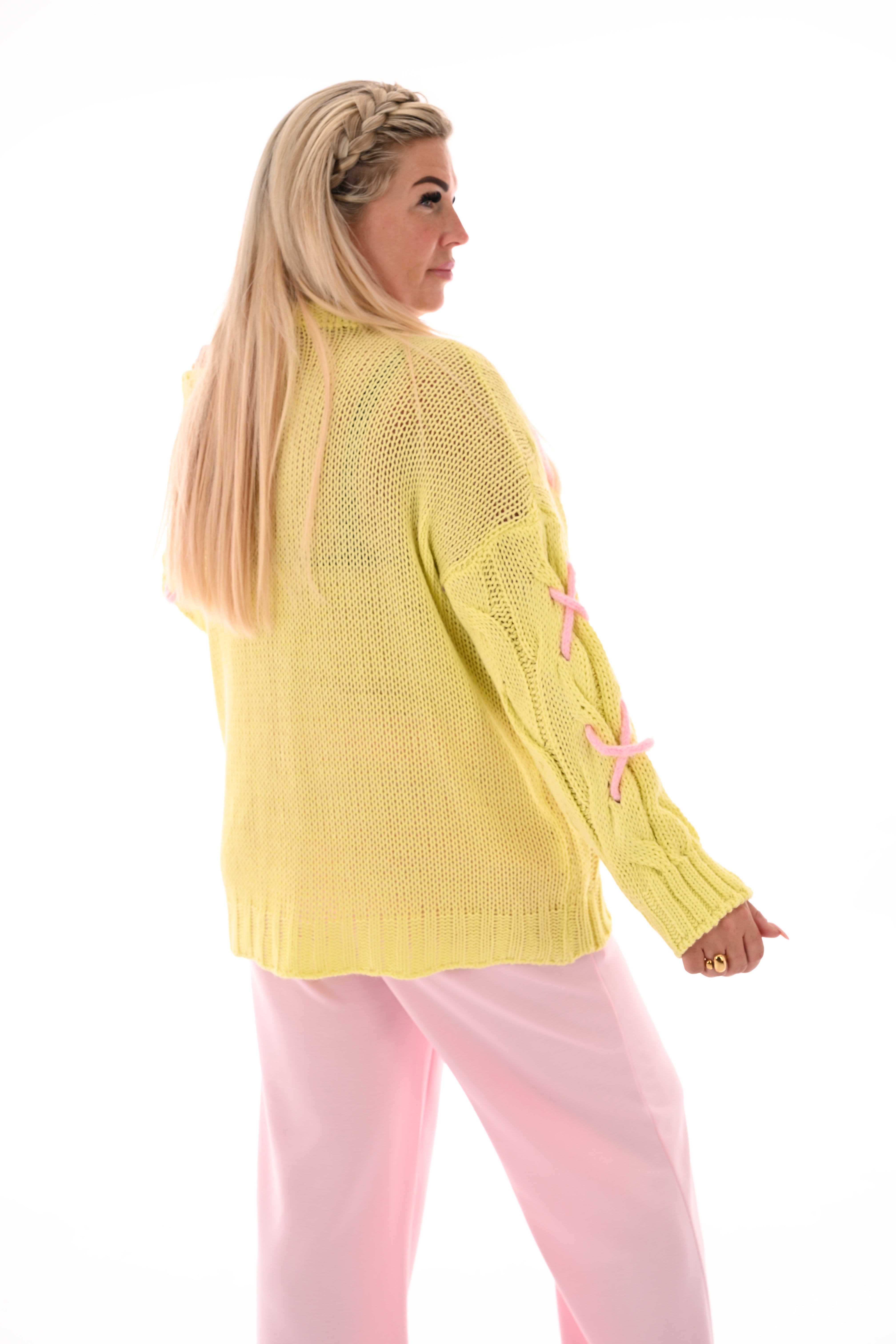 Gebreide trui grote stiksel geel