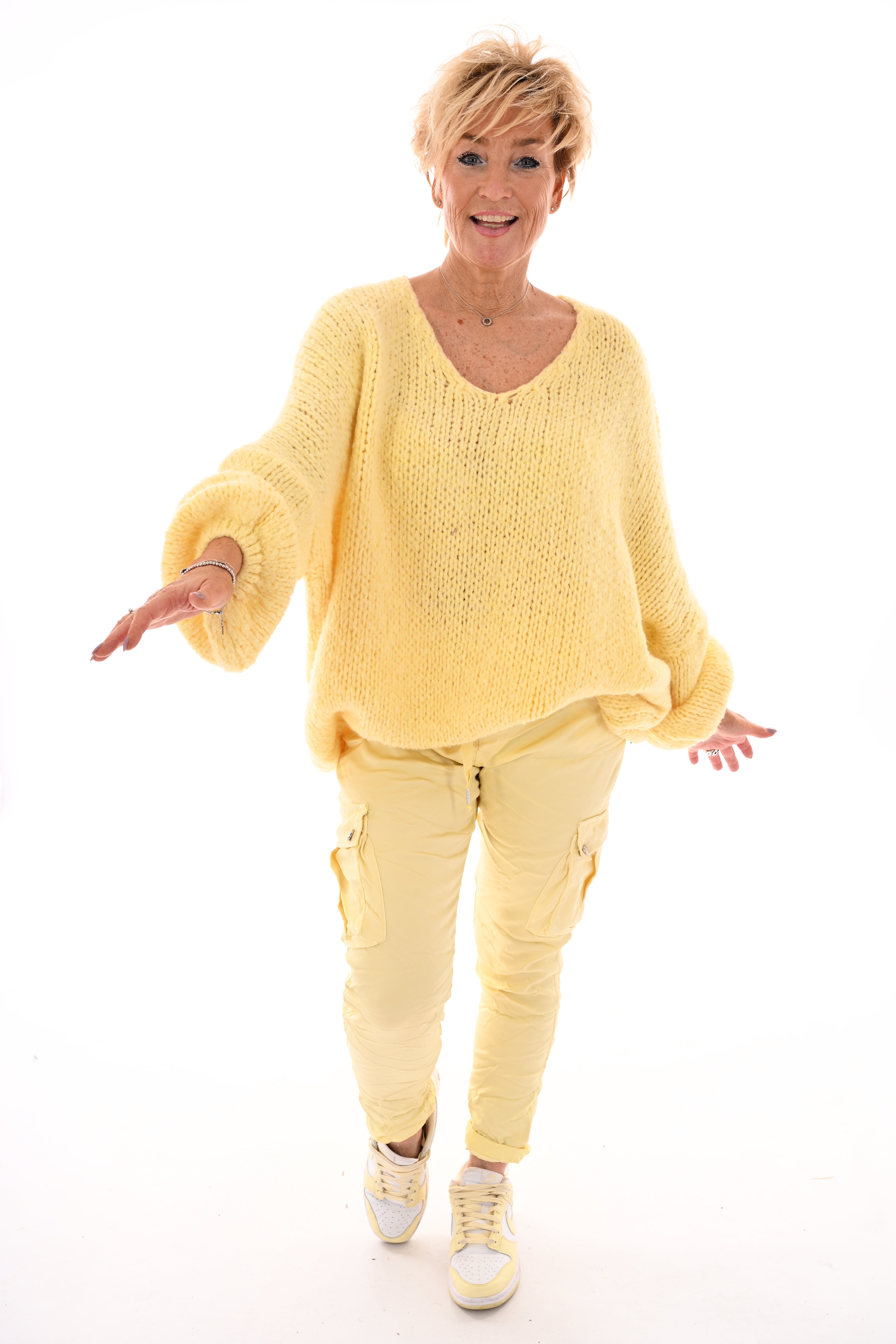 Gebreide trui met hart achterkant lichtgeel