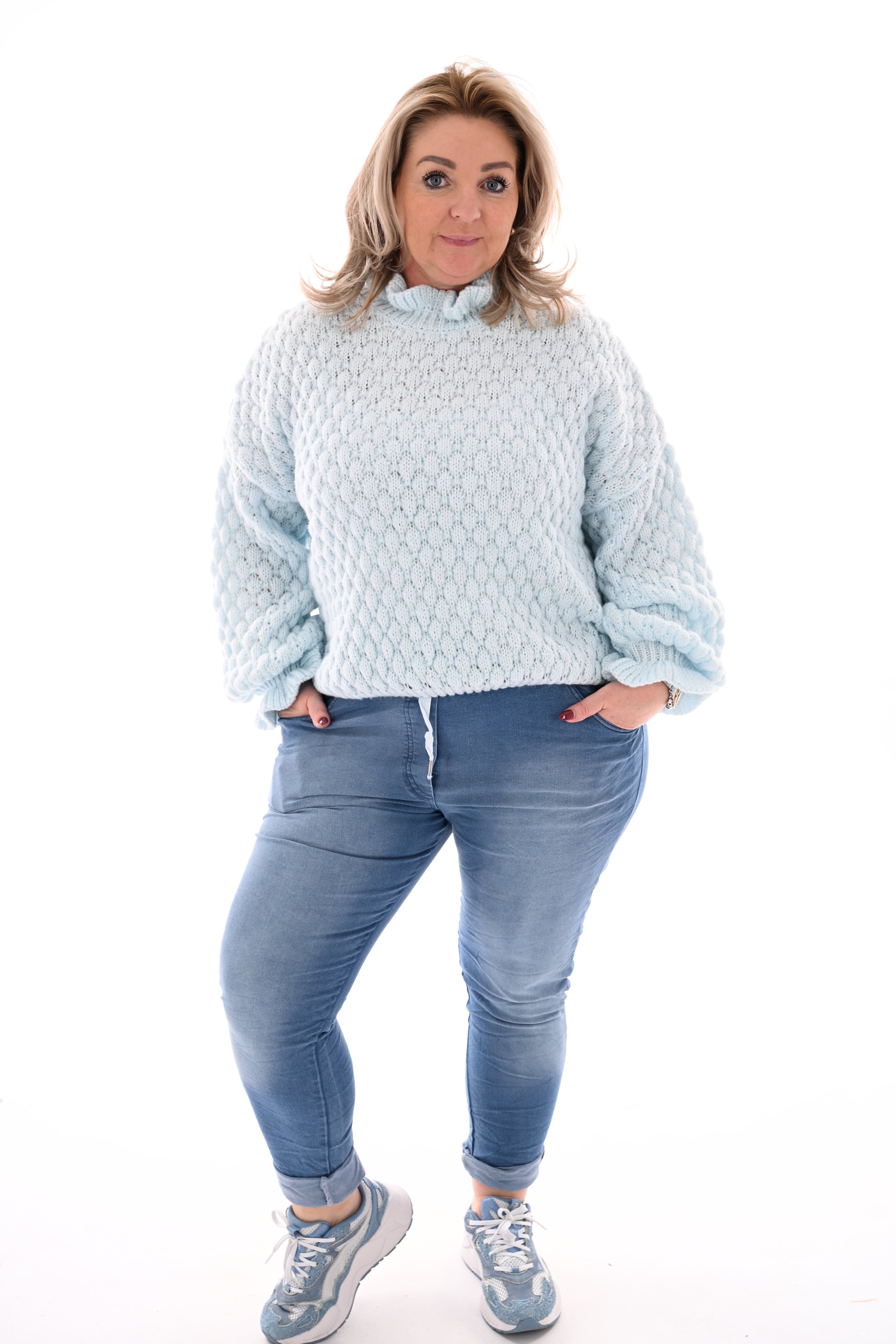 Structuur trui roezelmouwen lichtblauw