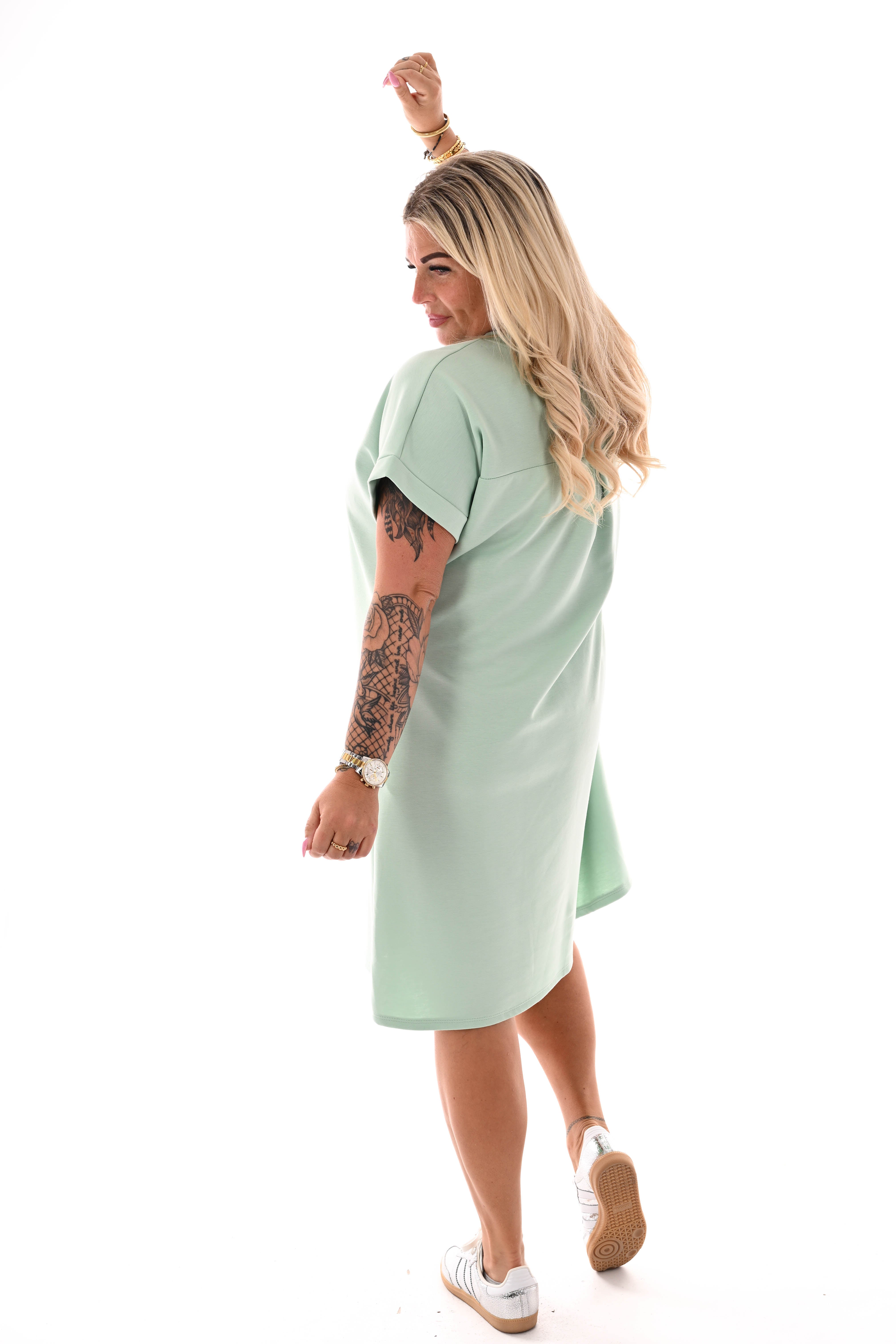 Sweaterdress ronde hals zakken korte mouwen lichtgroen