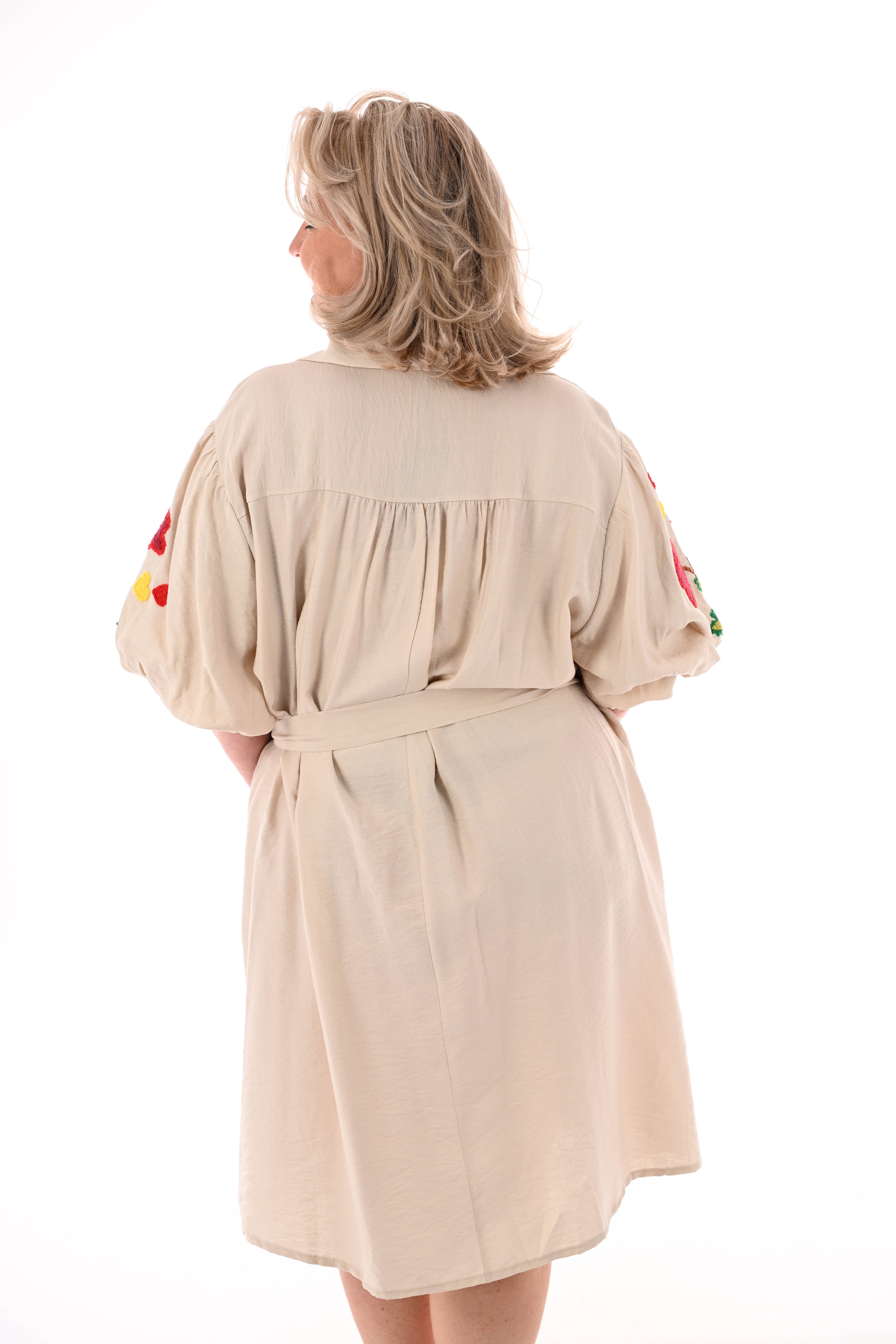 Korte jurk strikdetail 3/4e pofmouwen beige