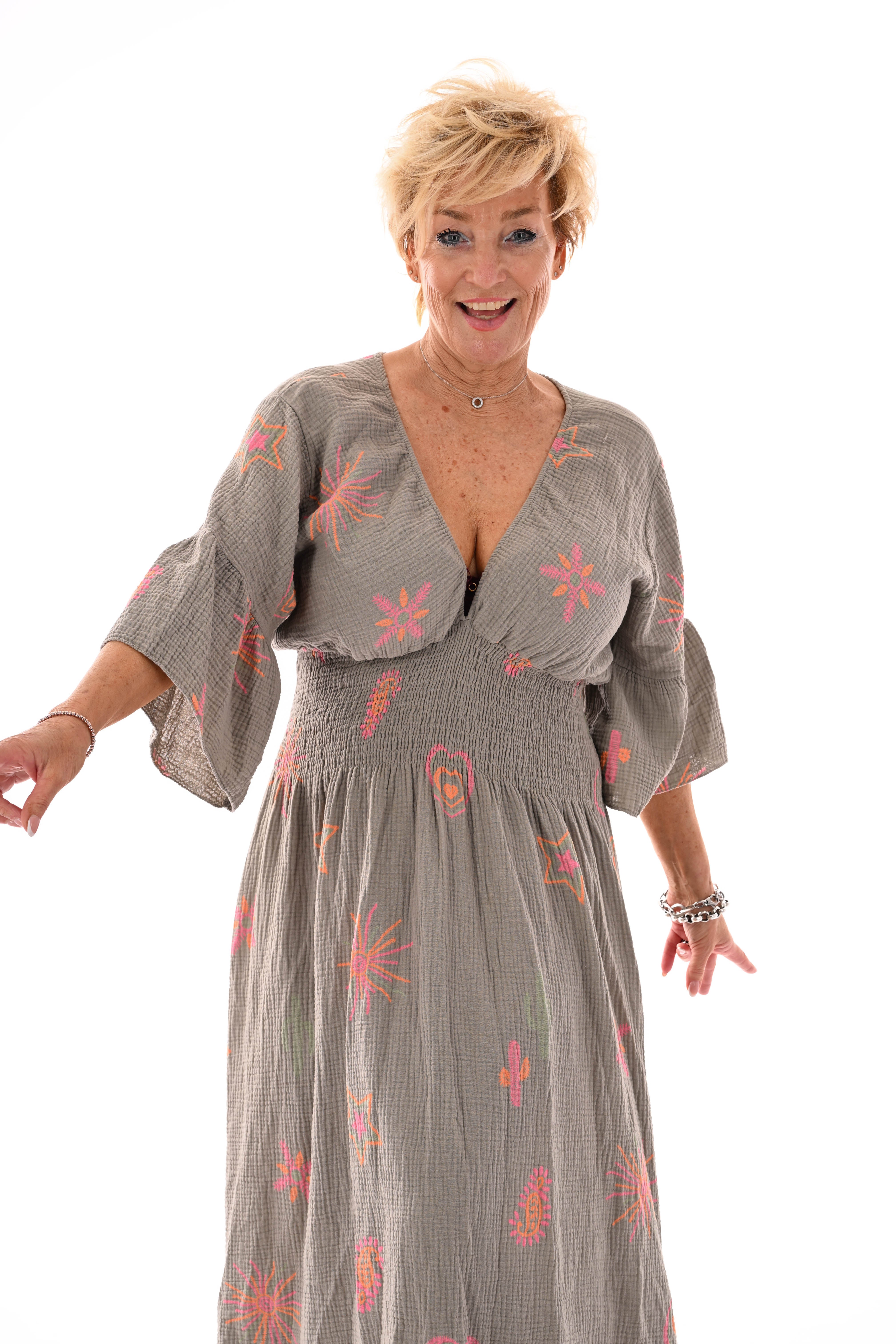 Lange jurk v-hals cactusprint trompetmouwen taupe