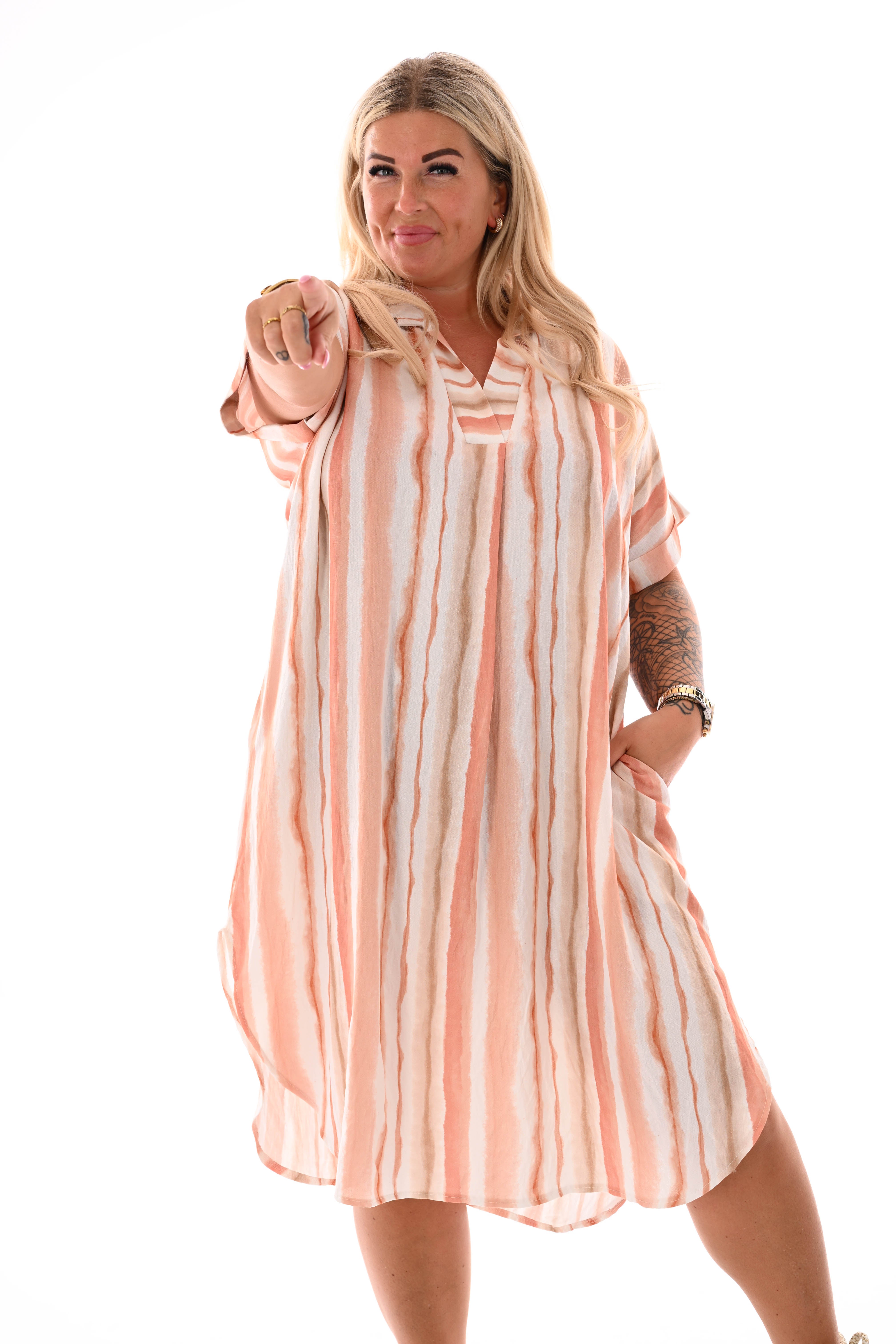 Lange jurk v-hals strepen met zakken peach