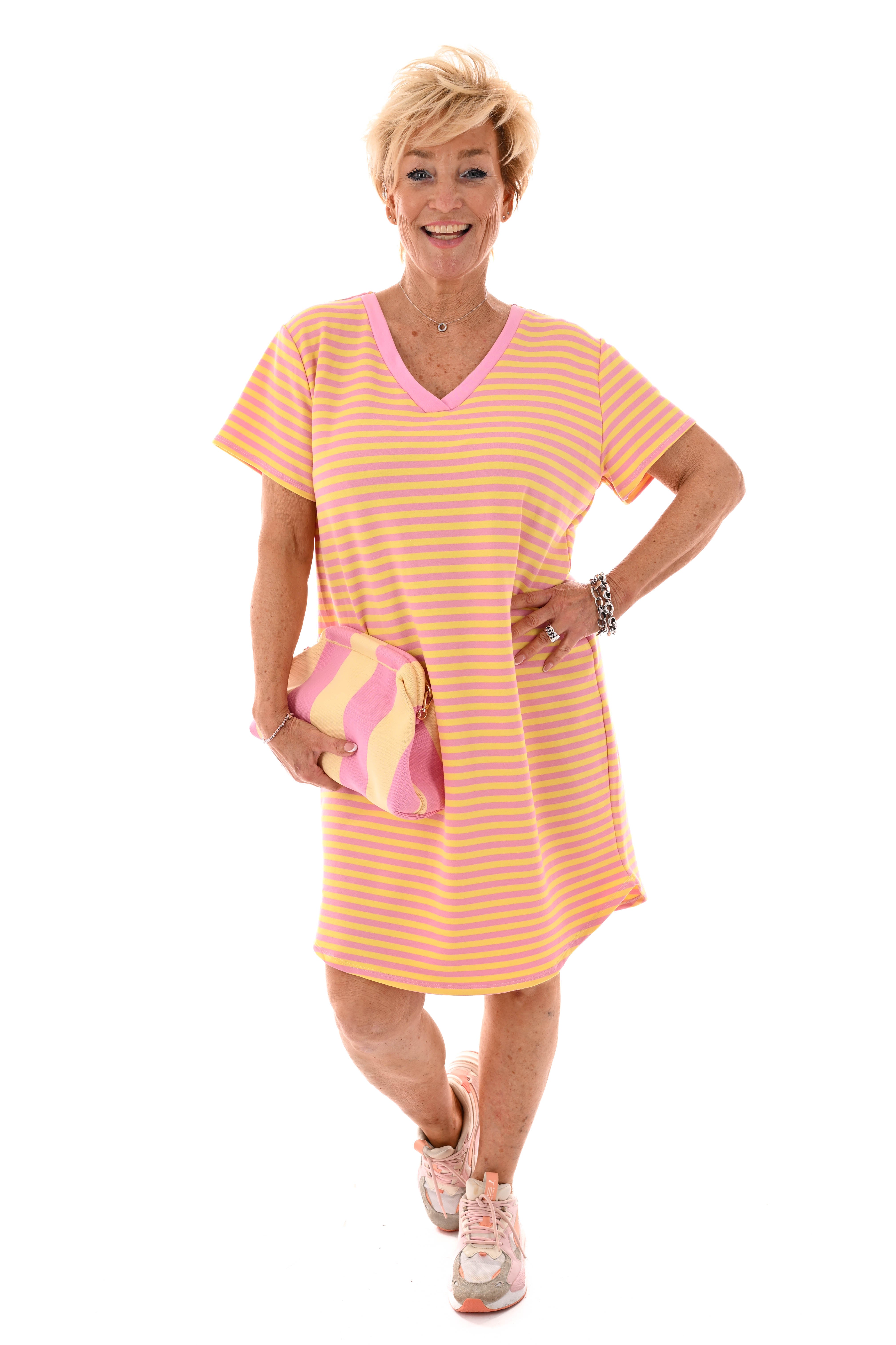 Korte sweaterdress gestreept met v-hals lichtroze/geel